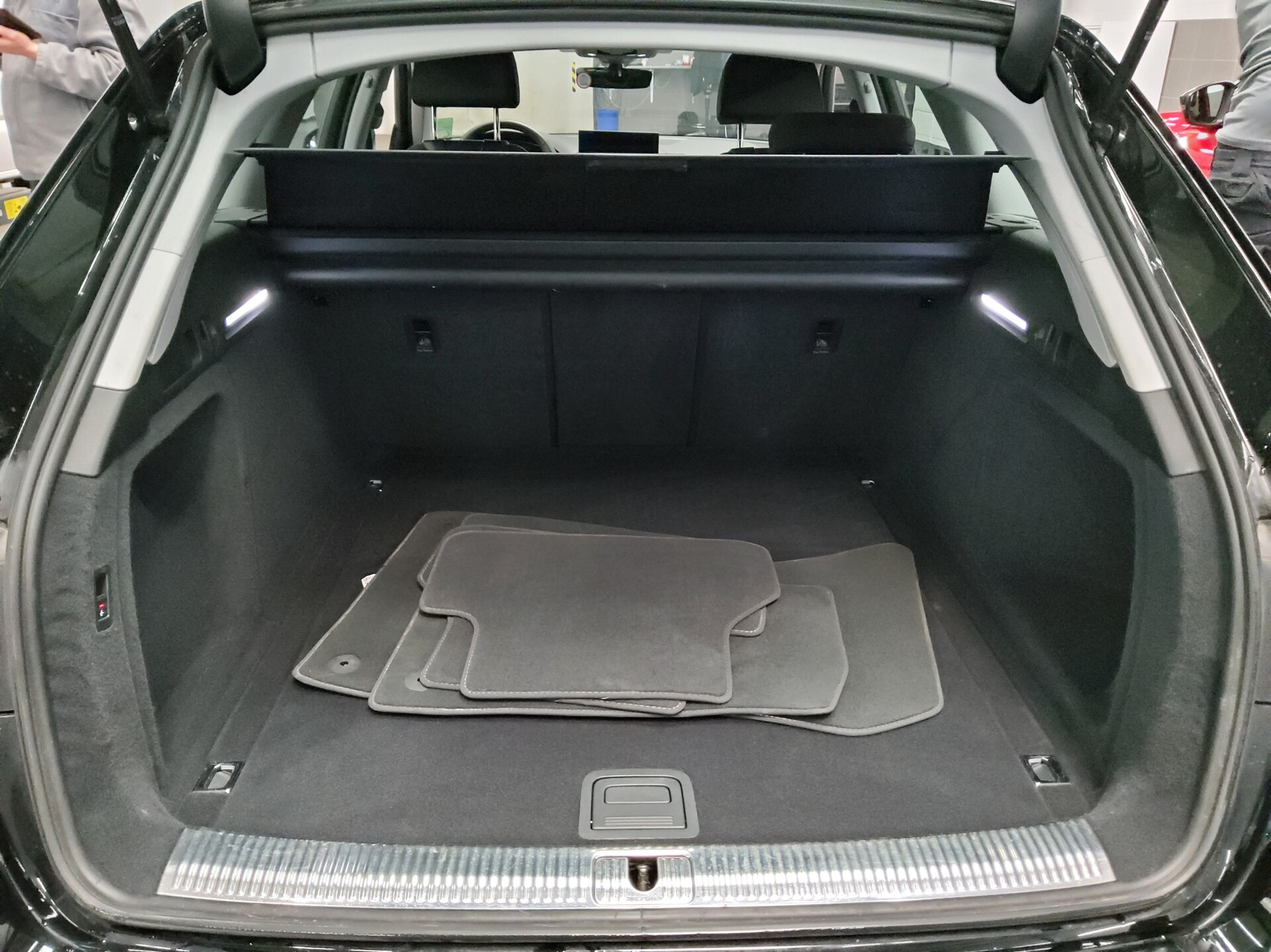 Audi A4 Avant 40 TDI advanced Navi LED vc AHK ACC Shz 12