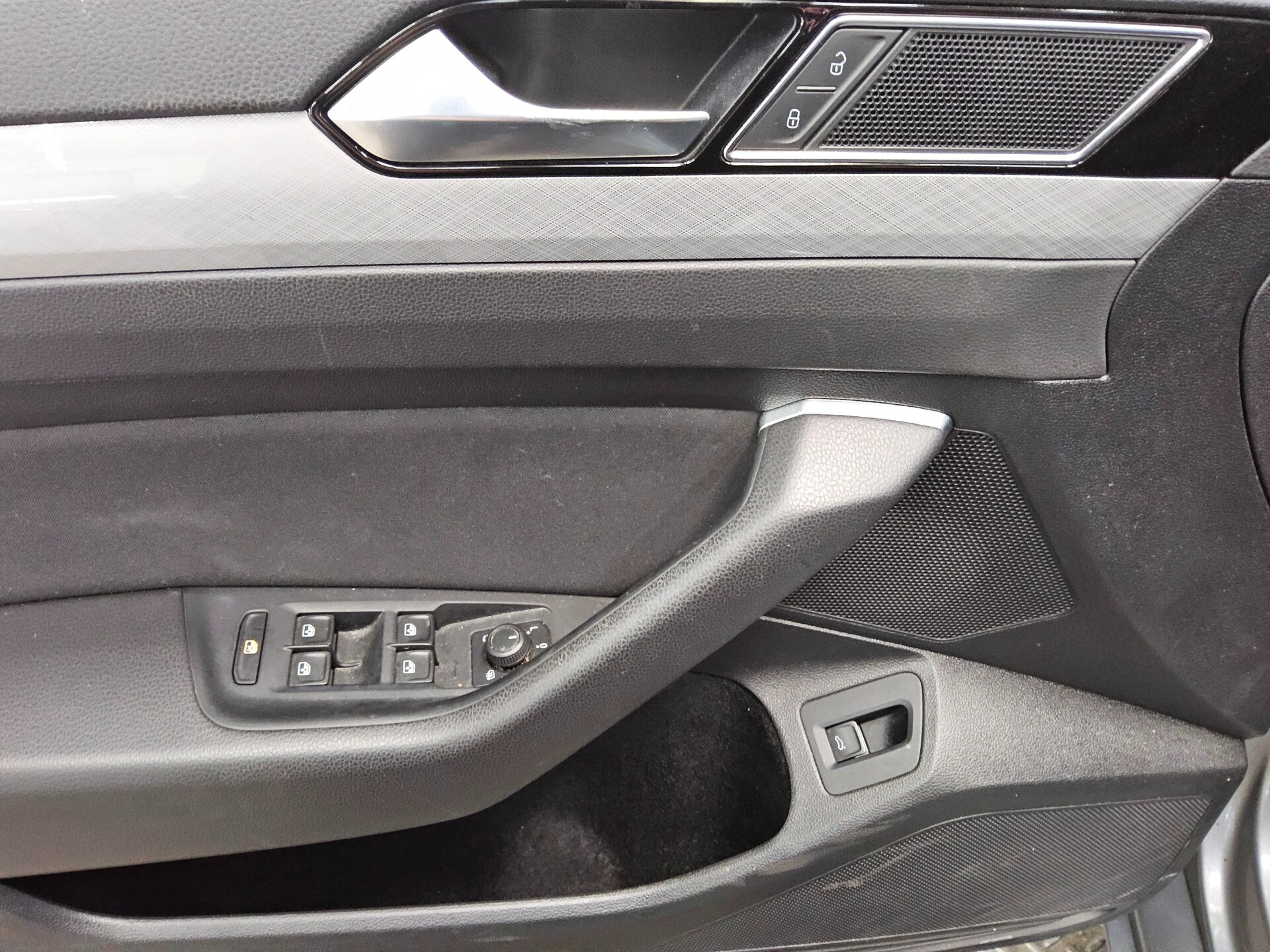 Volkswagen Passat Var. 2.0 TDI Business Navi LED RFK ACC 9