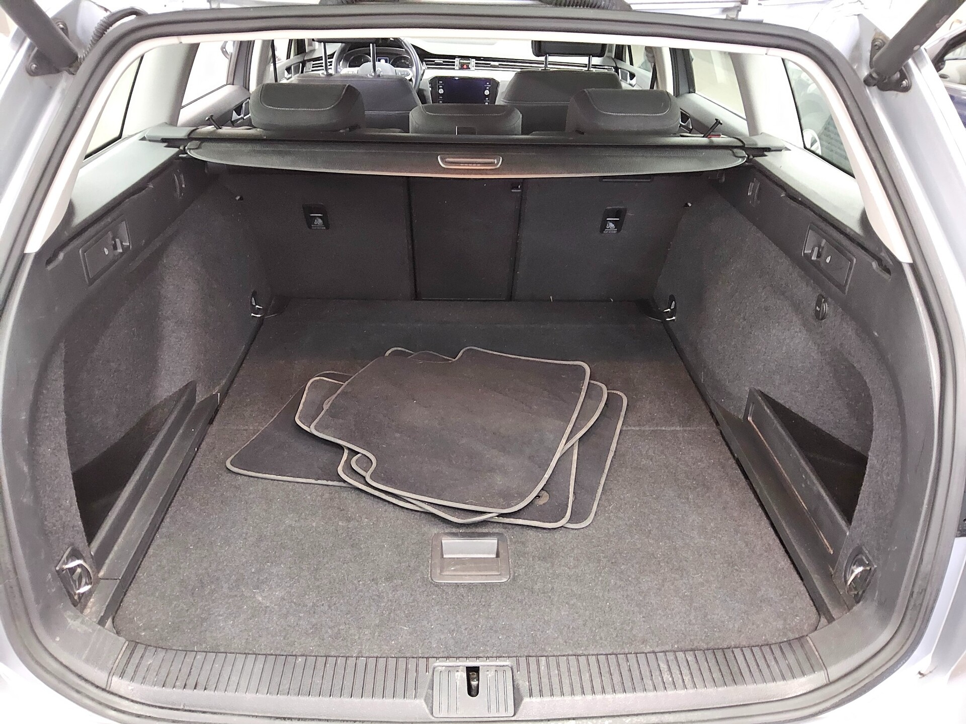 Volkswagen Passat Var. 2.0 TDI Business Navi LED RFK ACC 11