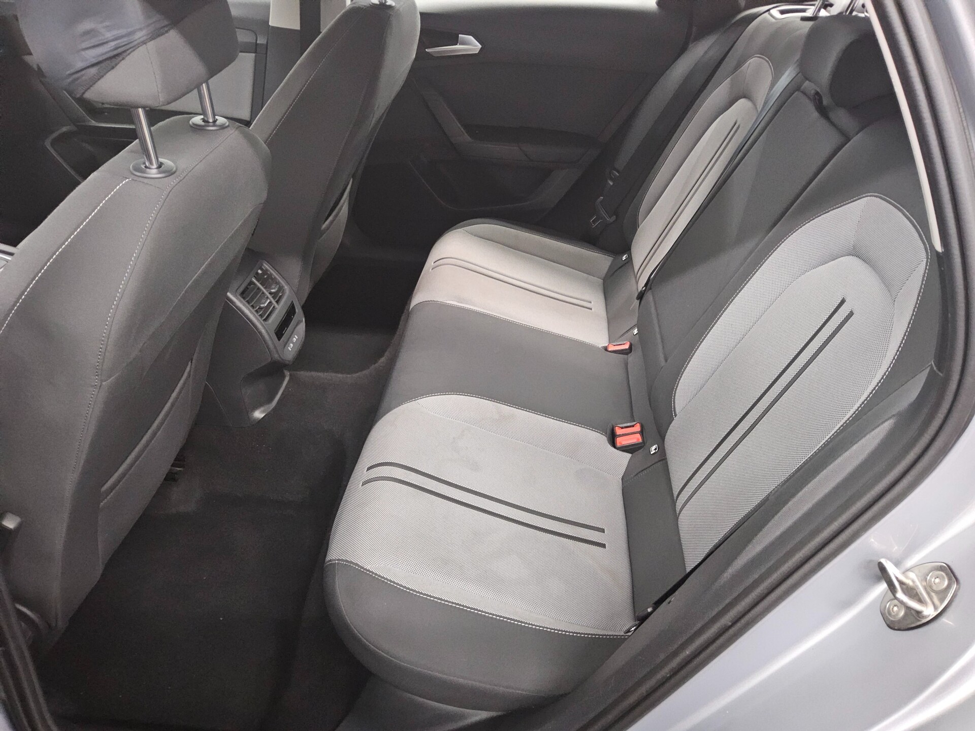 Seat Leon Sportstourer 2.0 TDI Style Navi LED AHK RfK 13