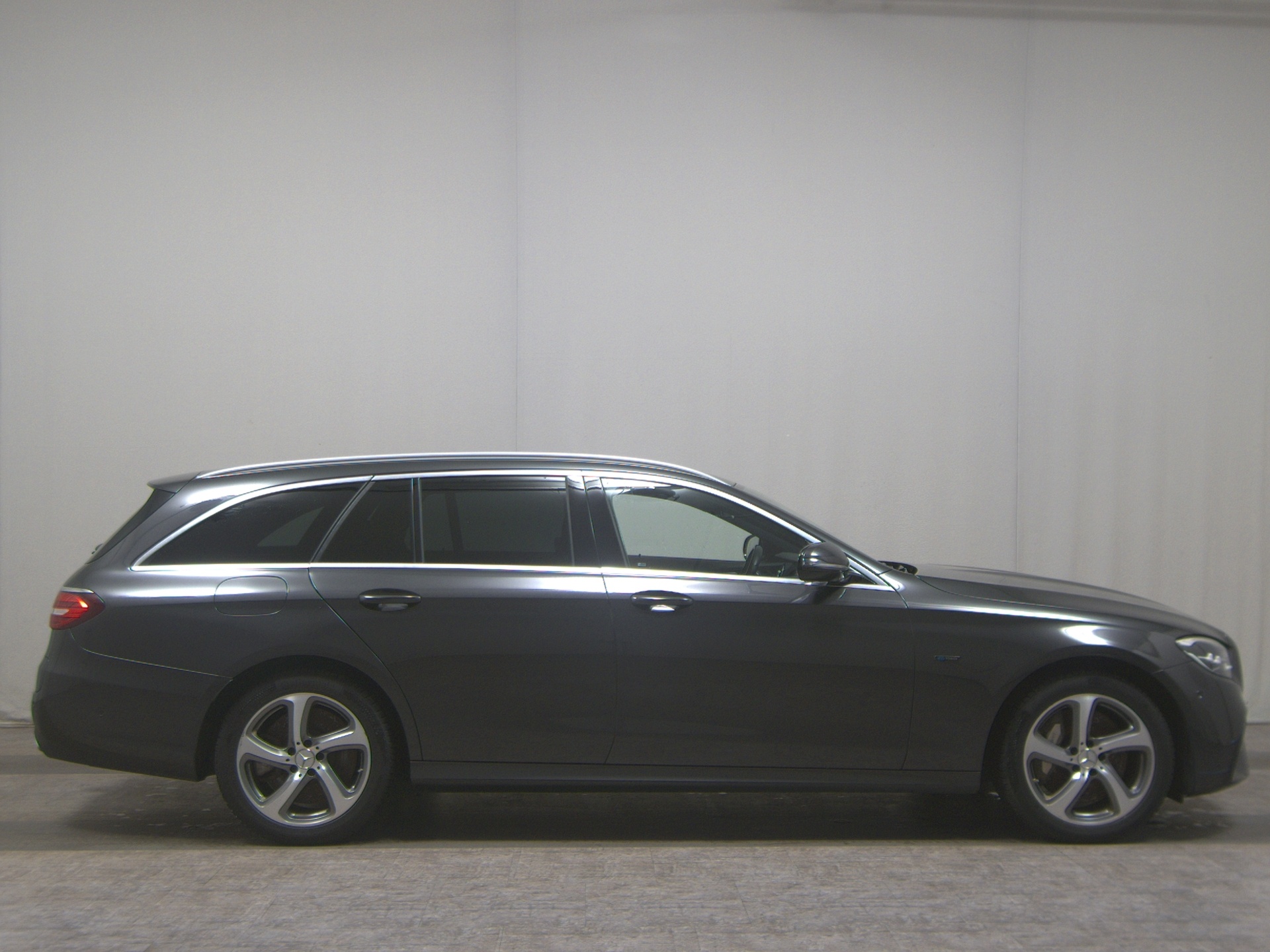 Mercedes-Benz E 300 T de AMG-Line Navi LED Widescreen AHK RFK