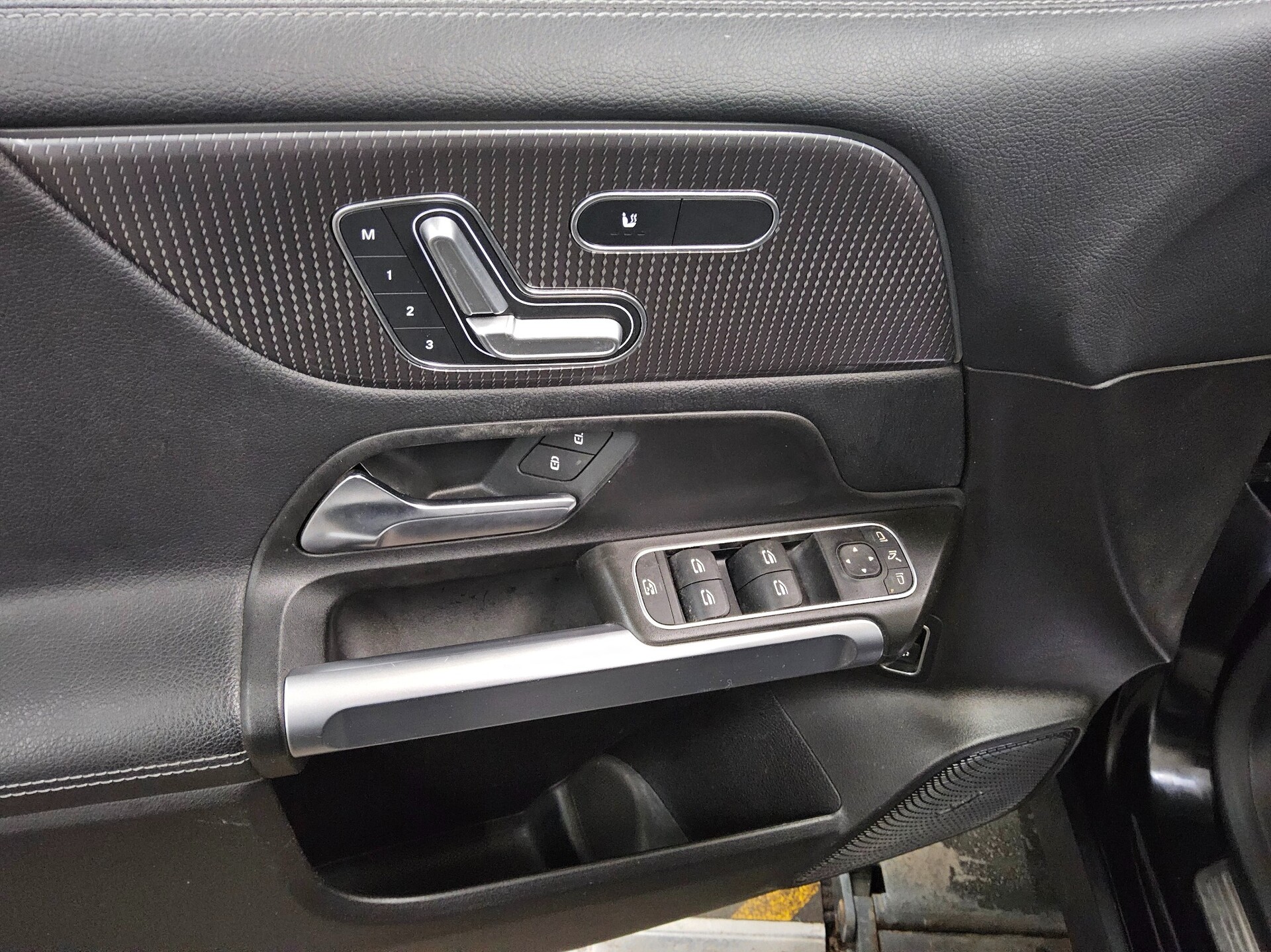 Mercedes-Benz GLB 200 d Progressive T-Leder Navi MB-LED Pano 10