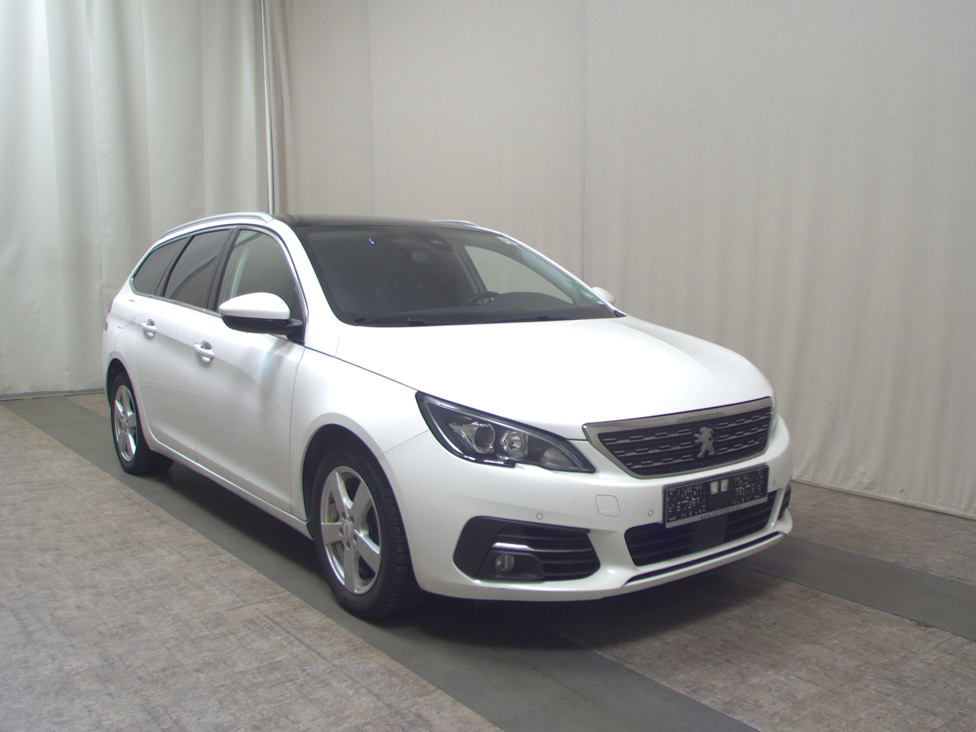 Peugeot 308 1.5 BlueHDi 130 Allure T-Leder Navi Pano AHK 3