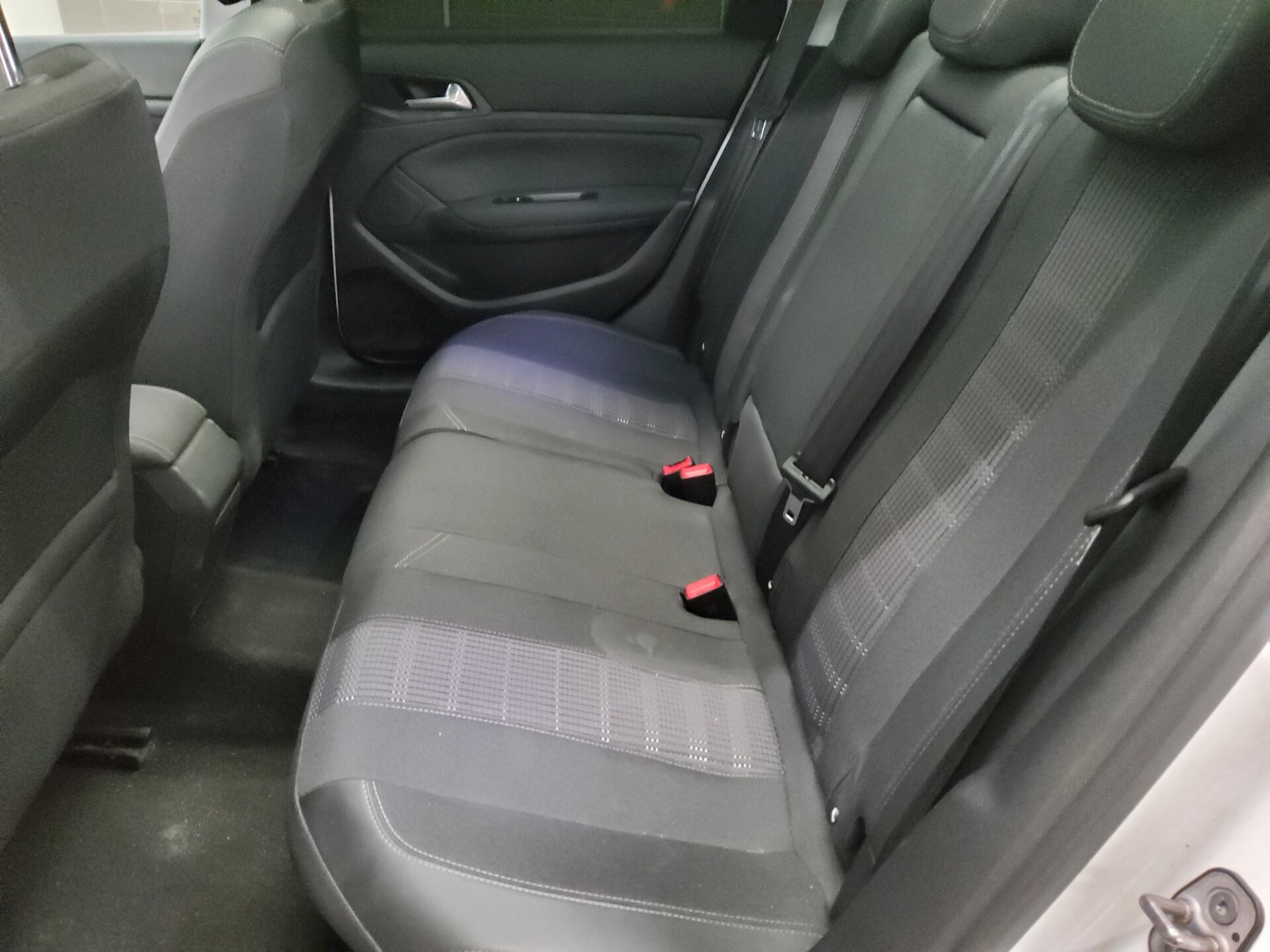 Peugeot 308 1.5 BlueHDi 130 Allure T-Leder Navi Pano AHK 13