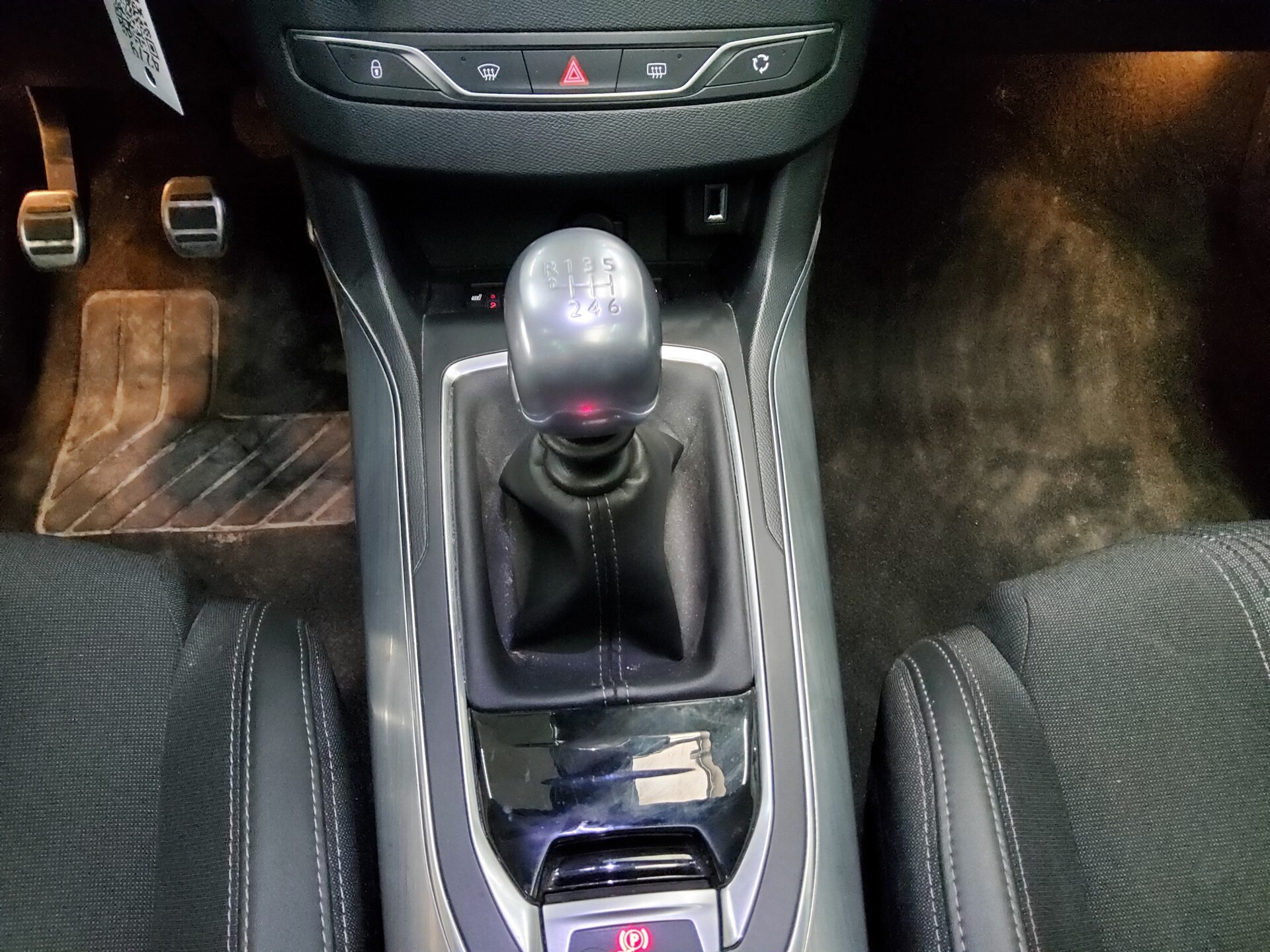 Peugeot 308 1.5 BlueHDi 130 Allure T-Leder Navi Pano AHK 6