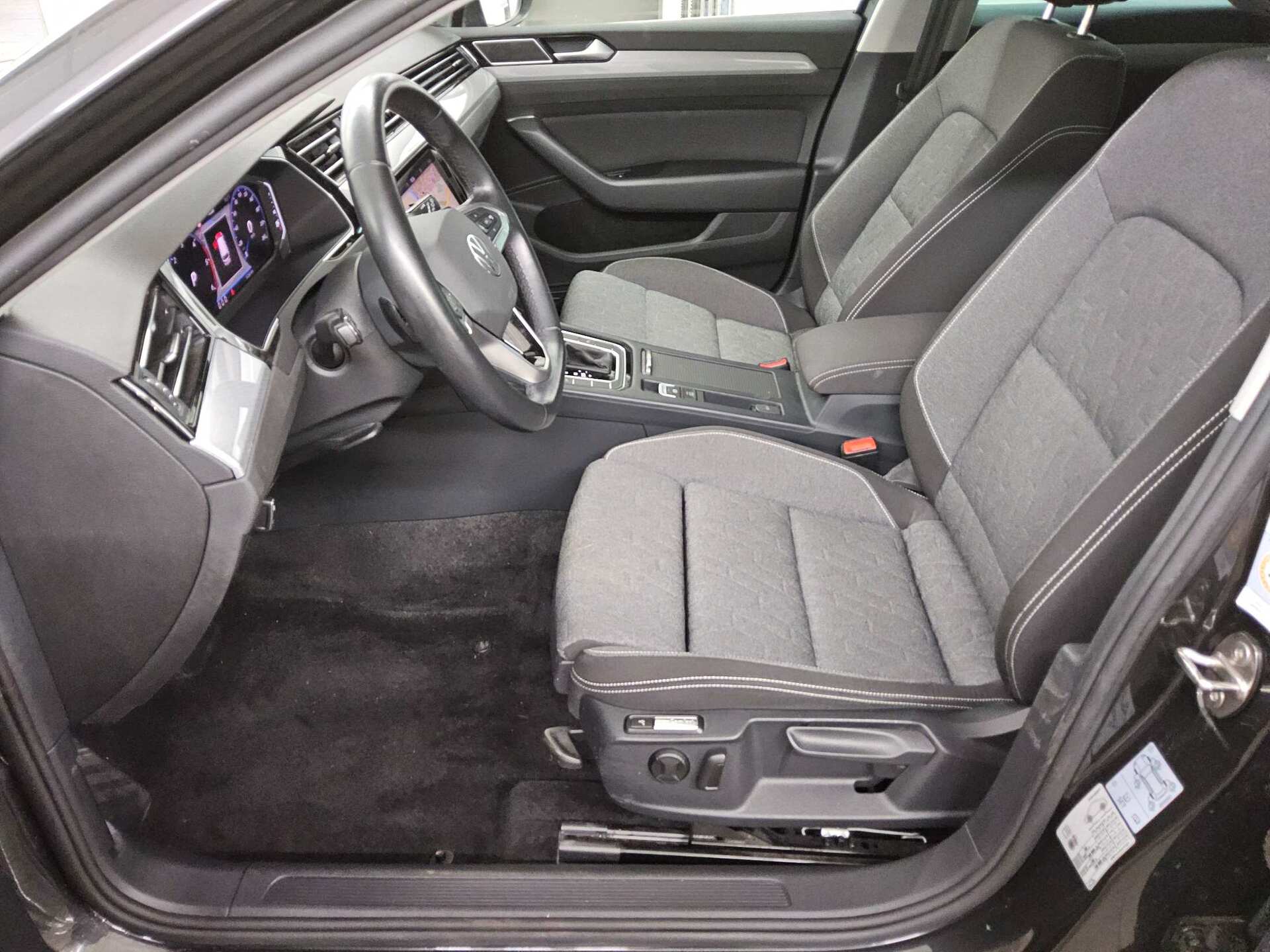 Volkswagen Passat Var. 2.0 TDI Business Navi LED AID RFK 9