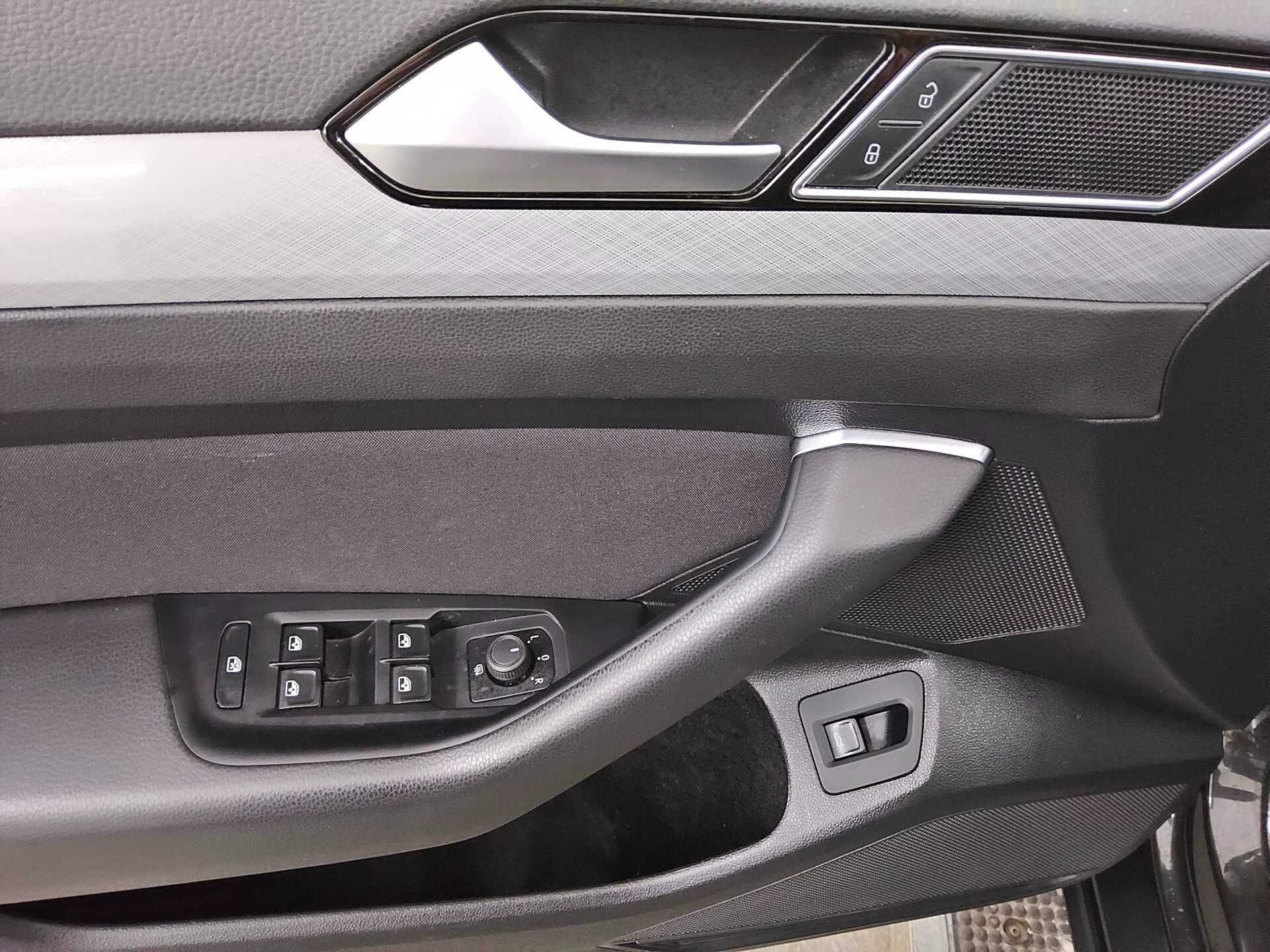 Volkswagen Passat Var. 2.0 TDI Business Navi LED AID RFK 10