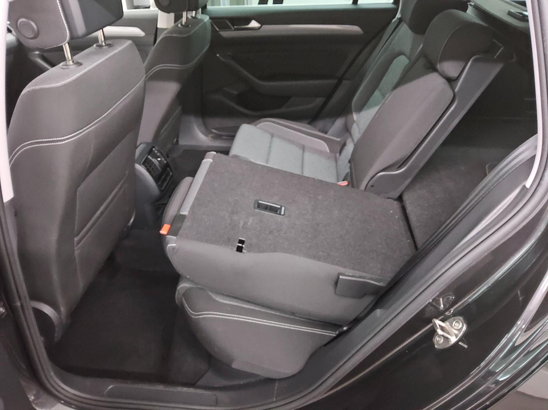 Volkswagen Passat Var. 2.0 TDI Business Navi LED AID RFK 13