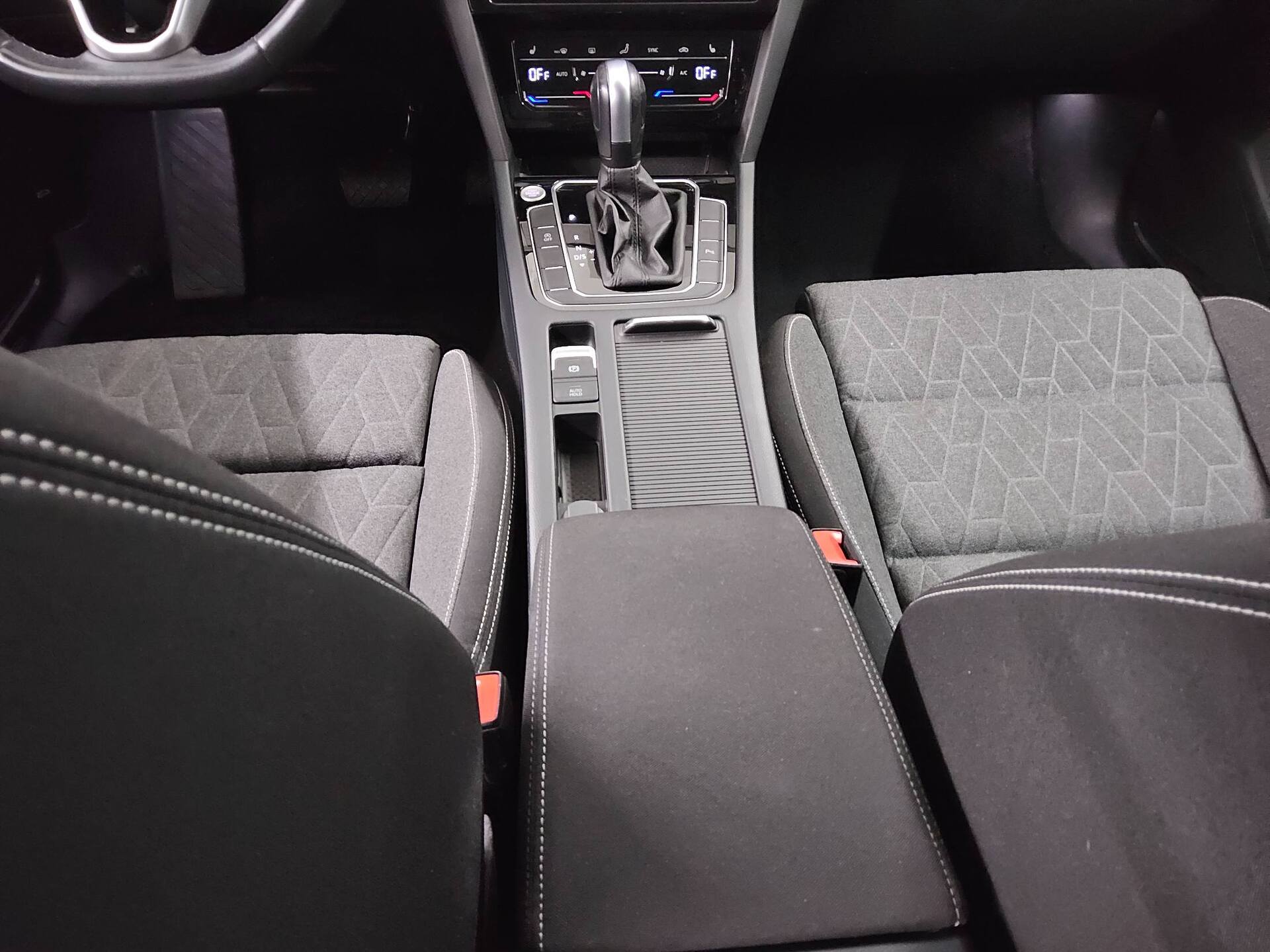 Volkswagen Passat Var. 2.0 TDI Business Navi LED AID RFK 6