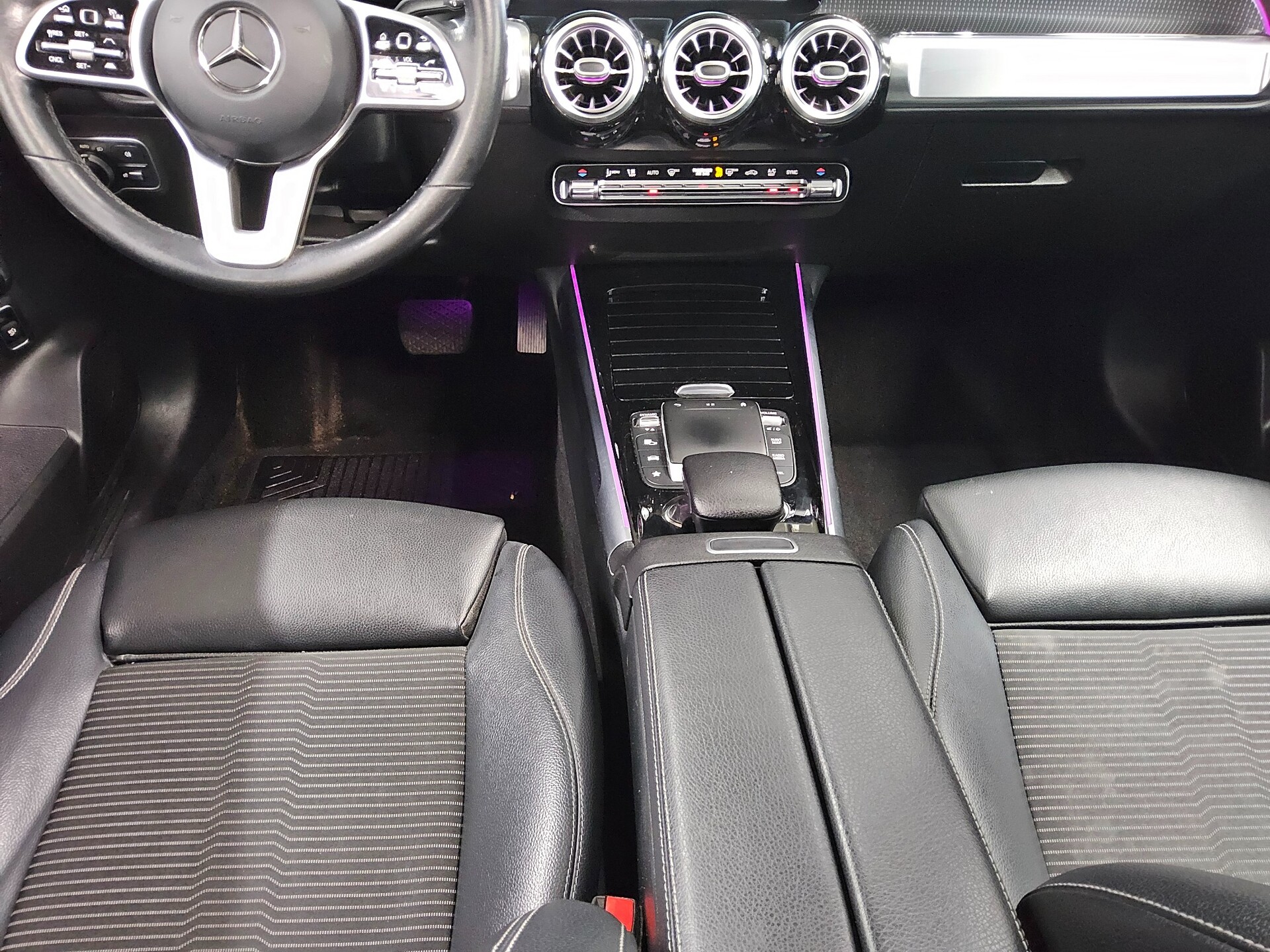 Mercedes-Benz GLB 200 d Progressive T-Leder Navi LED Pano RfK 6