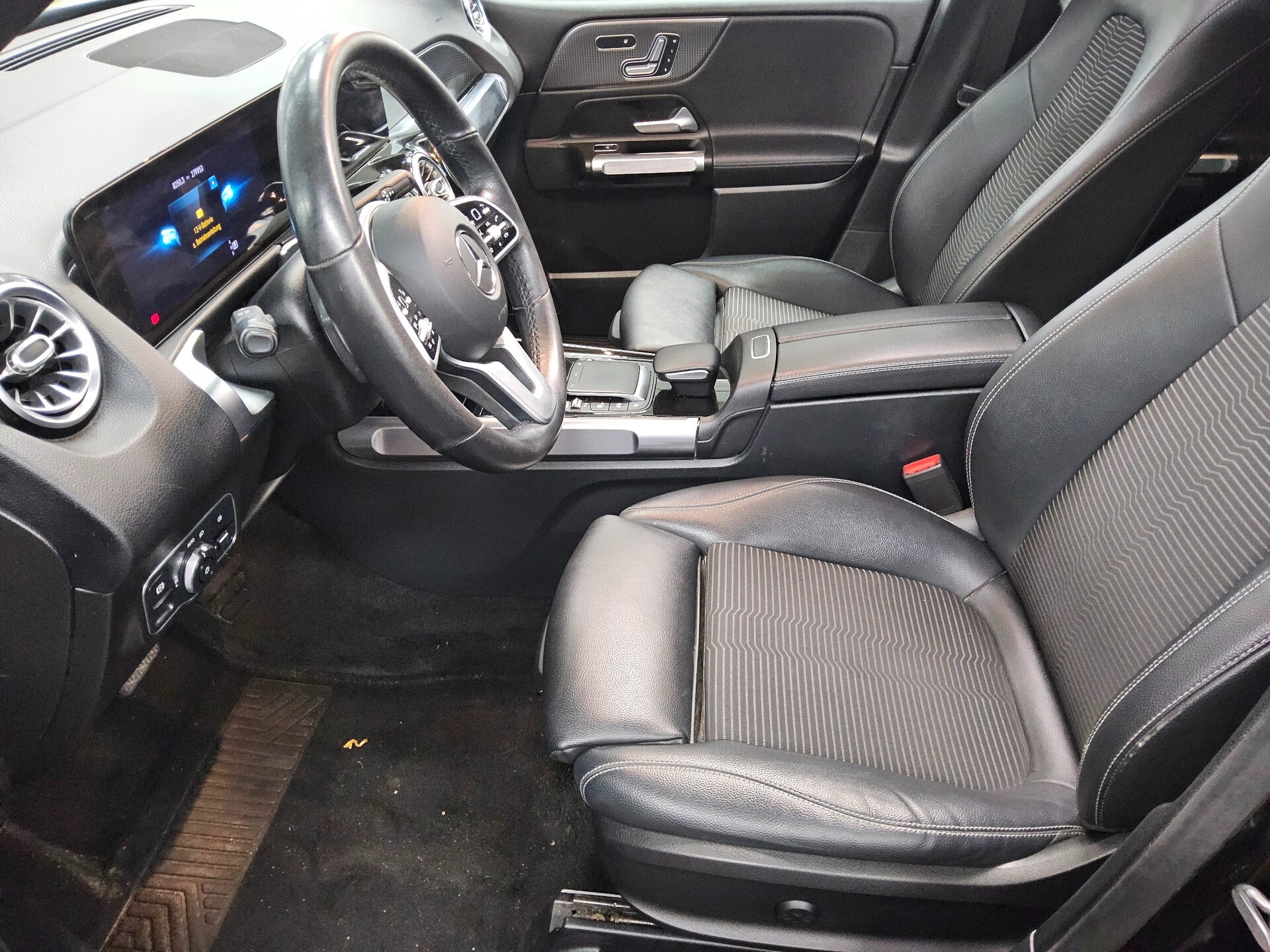 Mercedes-Benz GLB 200 d Progressive T-Leder Navi LED Pano RfK 9