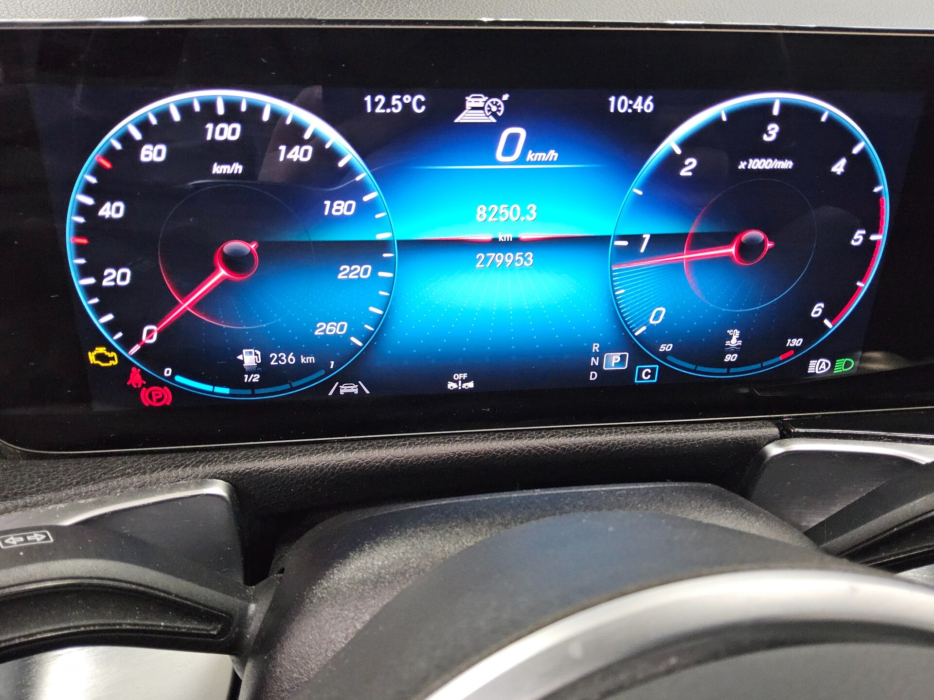 Mercedes-Benz GLB 200 d Progressive T-Leder Navi LED Pano RfK 8