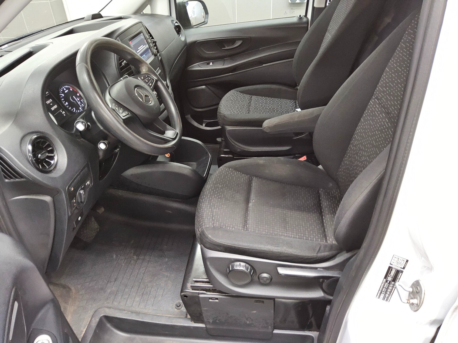 Mercedes-Benz Vito-114 CDI Navi Klima PDC Shz DAB Tempomat 8