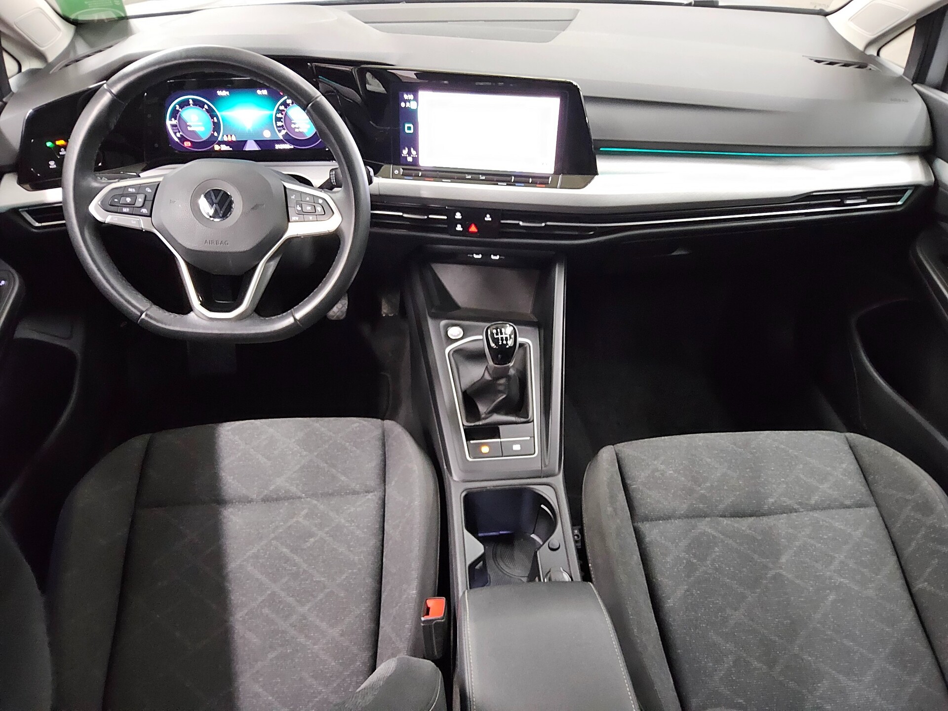 Volkswagen Golf-8 Var. 2.0 TDI Life Navi LED DC AHK PDC 5