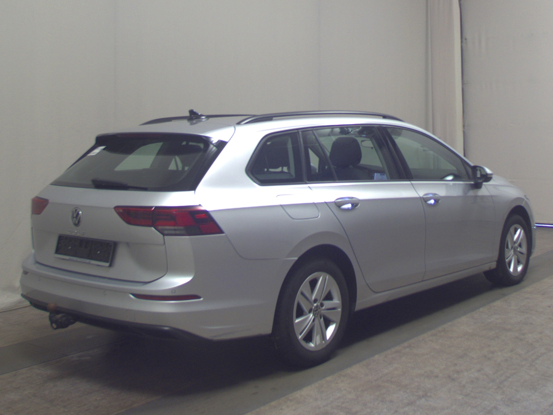 Volkswagen Golf-8 Var. 2.0 TDI Life Navi LED DC AHK PDC 4