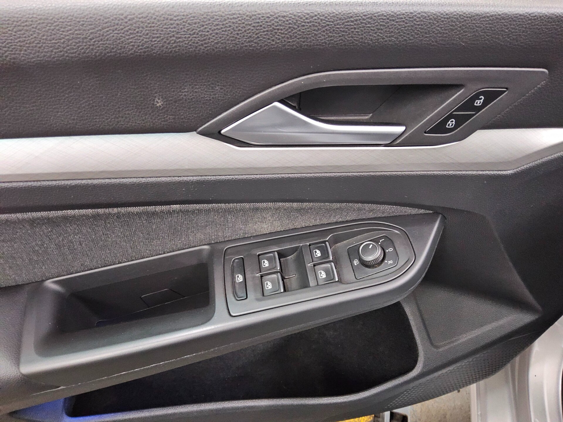 Volkswagen Golf-8 Var. 2.0 TDI Life Navi LED DC AHK PDC 10