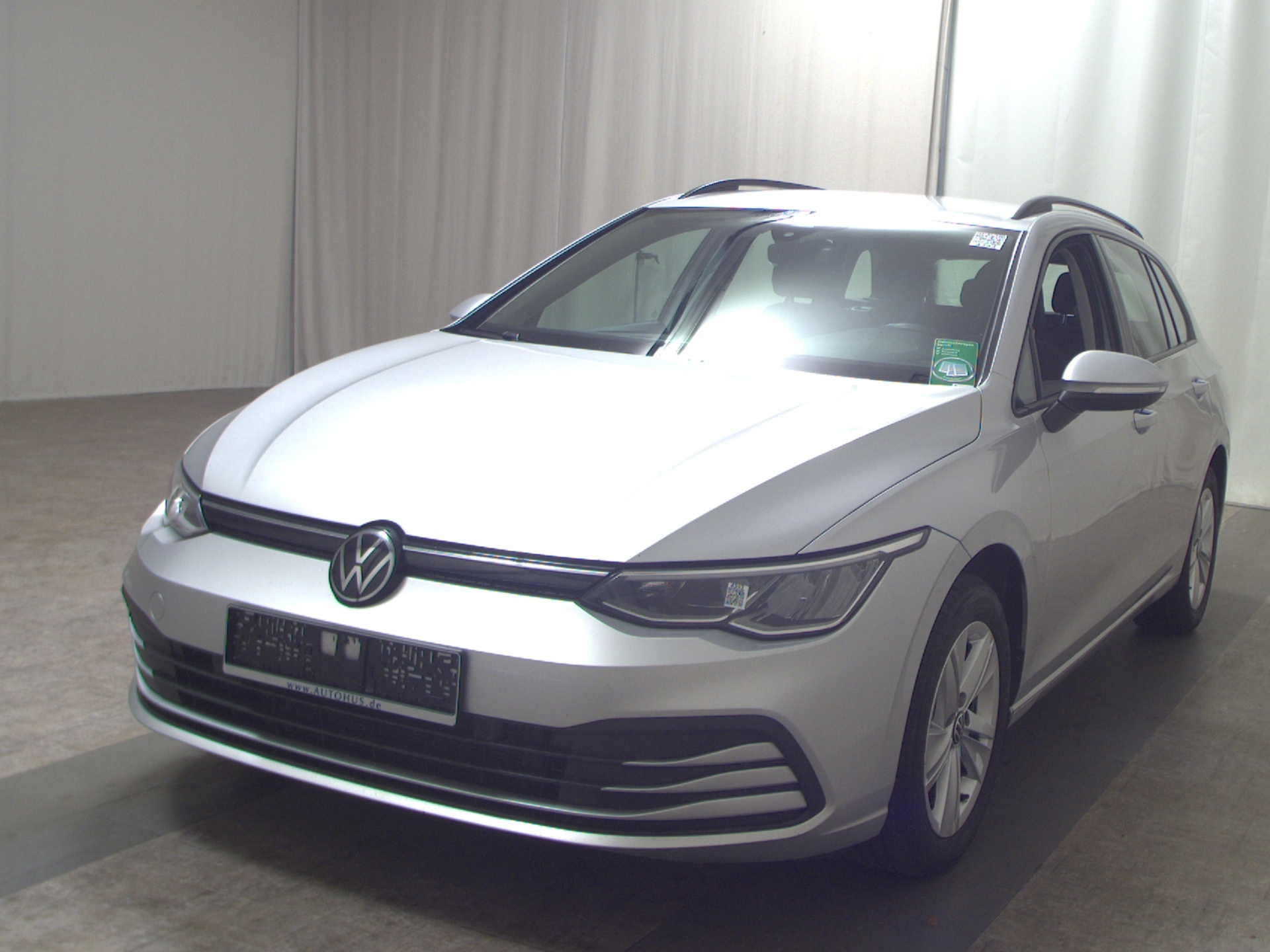 Volkswagen Golf-8 Var. 2.0 TDI Life Navi LED DC AHK PDC 2