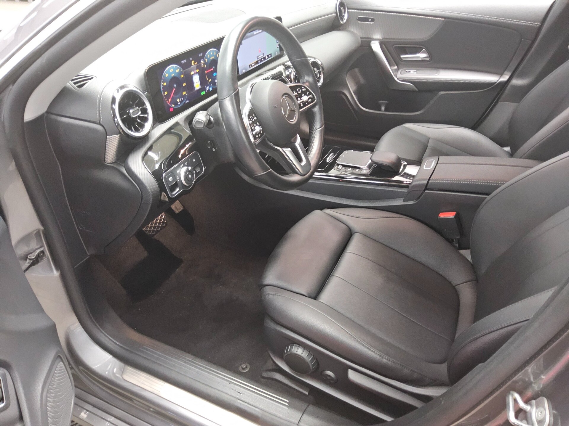 Mercedes-Benz CLA 250 e Progressive Leder Navi LED RFK 8