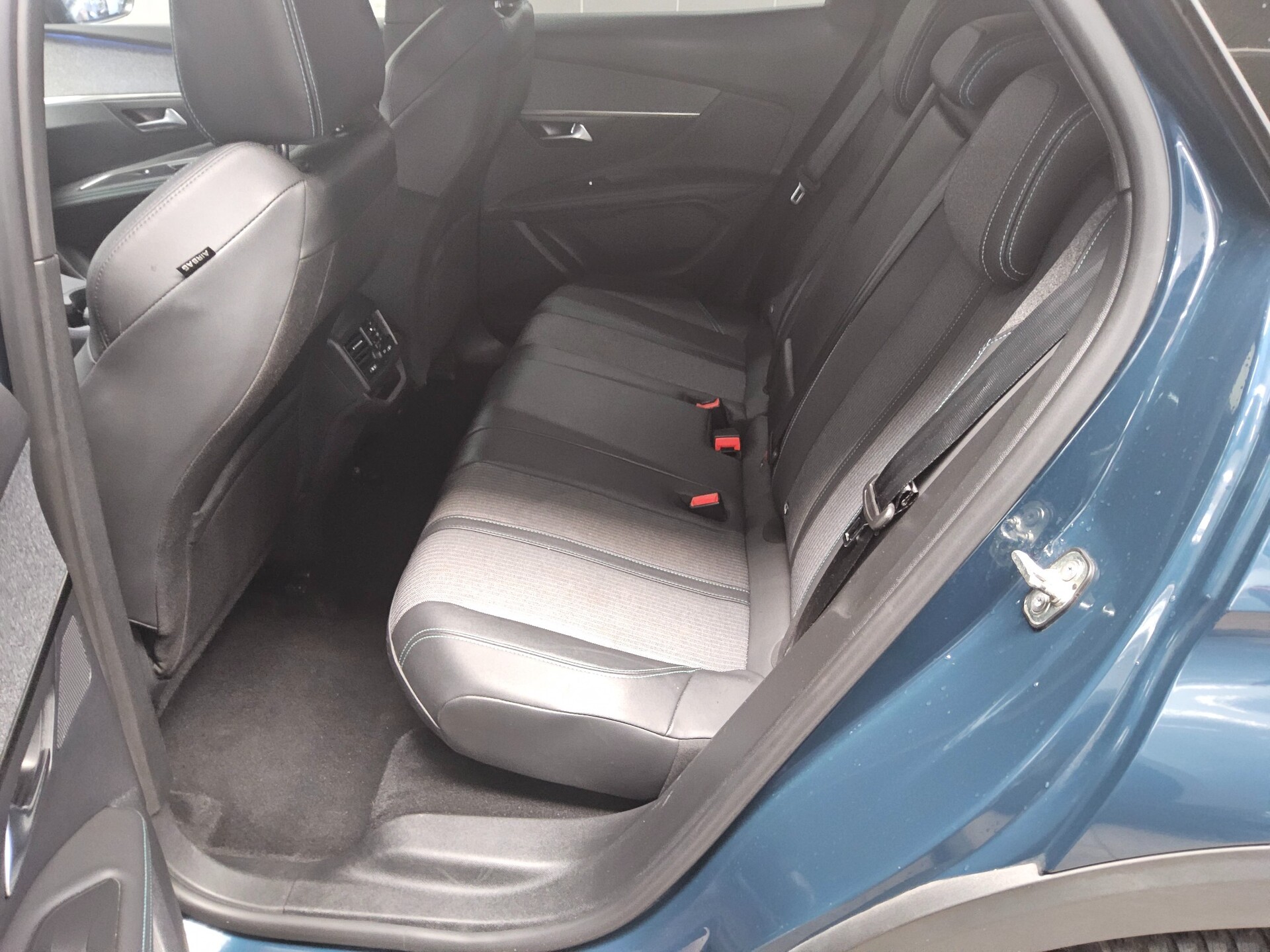 Peugeot 3008 1.2 PureTech Allure Navi LED DigiTacho 13