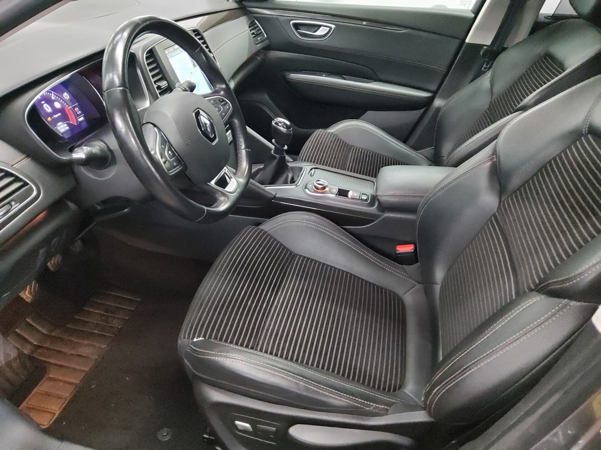 Renault Talisman Grandtour 1.6 dCi T-Leder Navi LED AHK 8