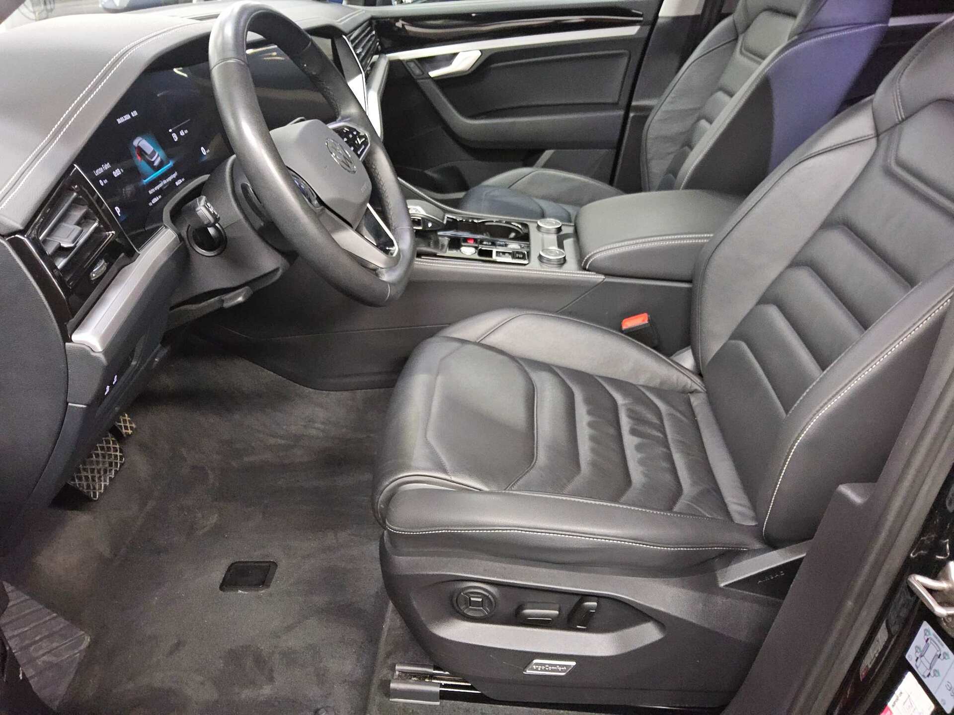 Volkswagen Touareg 3.0 TDI 4M Luft Leder Navi LED AID AHK 9