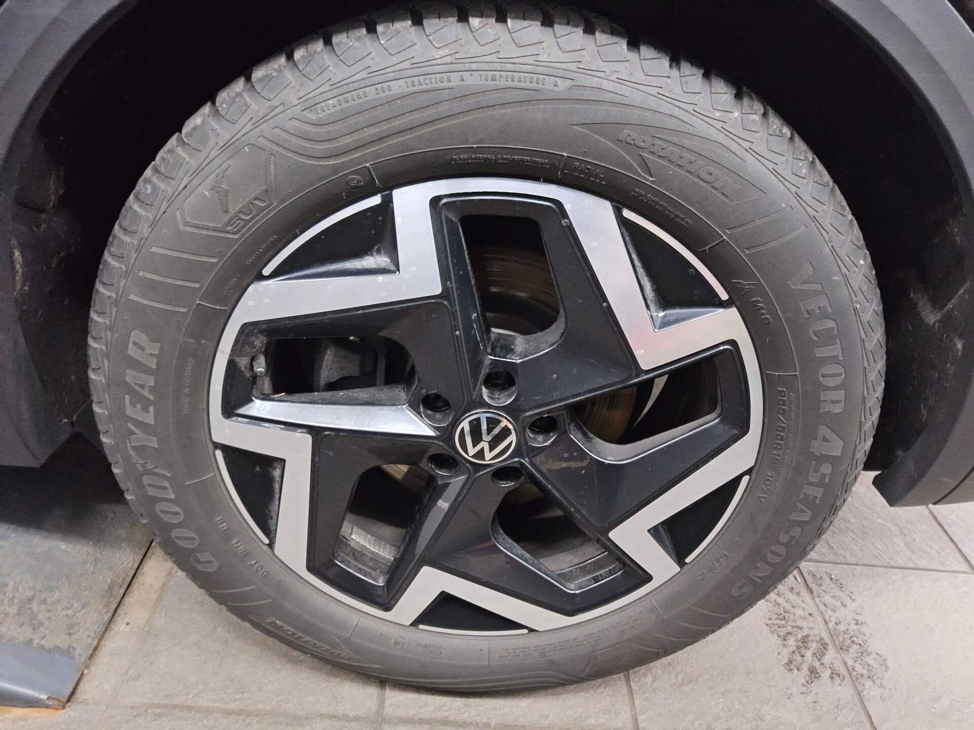 Volkswagen Touareg 3.0 TDI 4M Luft Leder Navi LED AID AHK 11