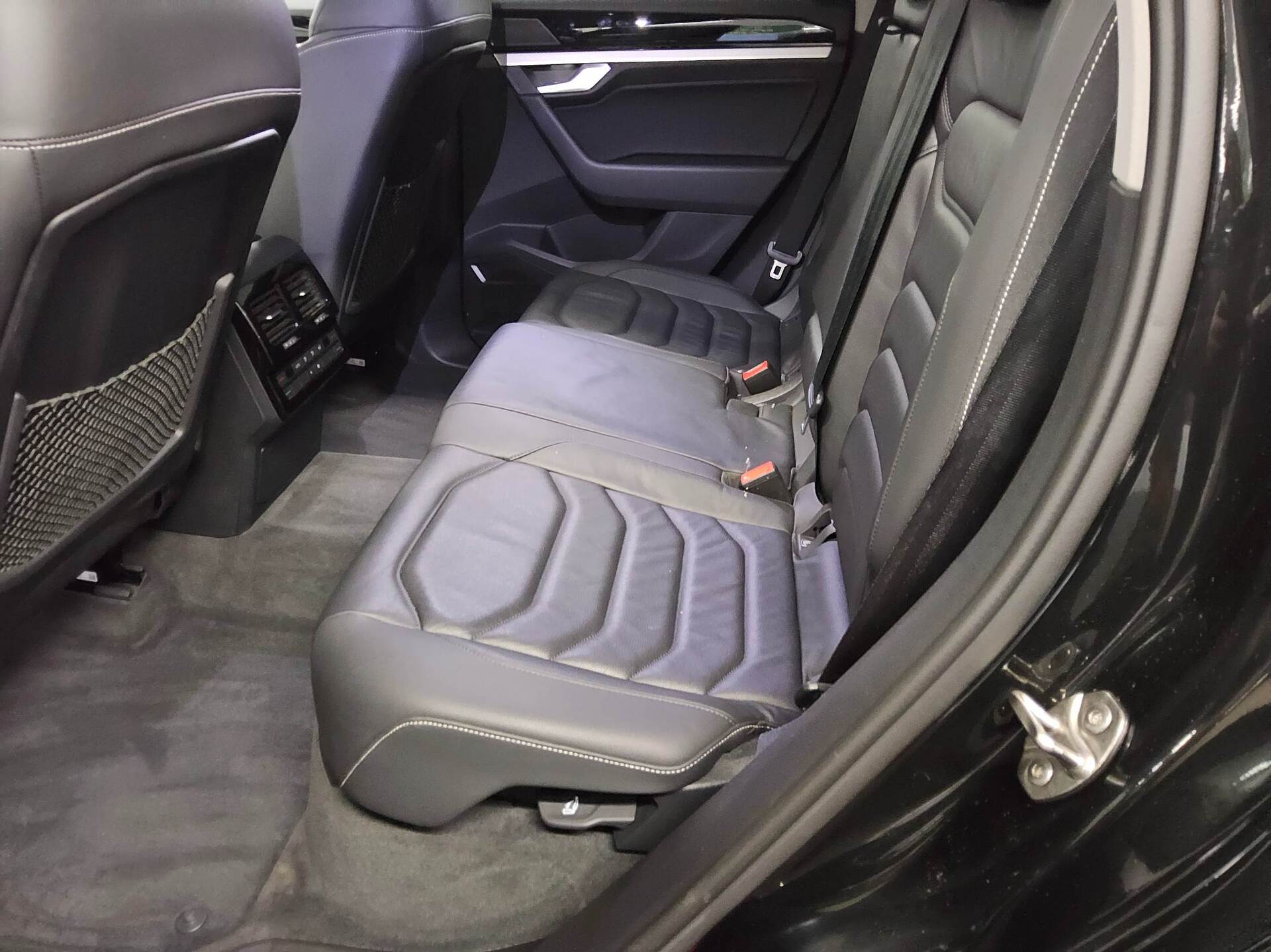 Volkswagen Touareg 3.0 TDI 4M Luft Leder Navi LED AID AHK 13