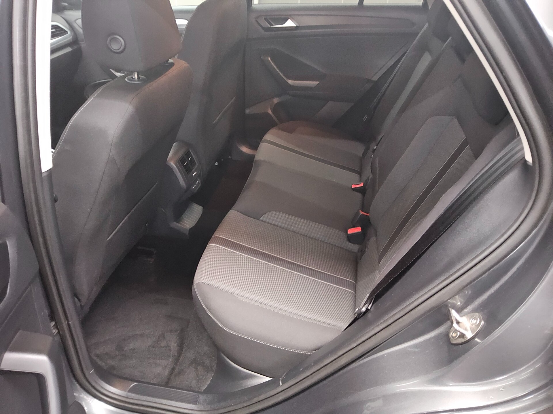 Volkswagen T-Roc 1.0 TSI Life Navi LED AID PDC Shz 13