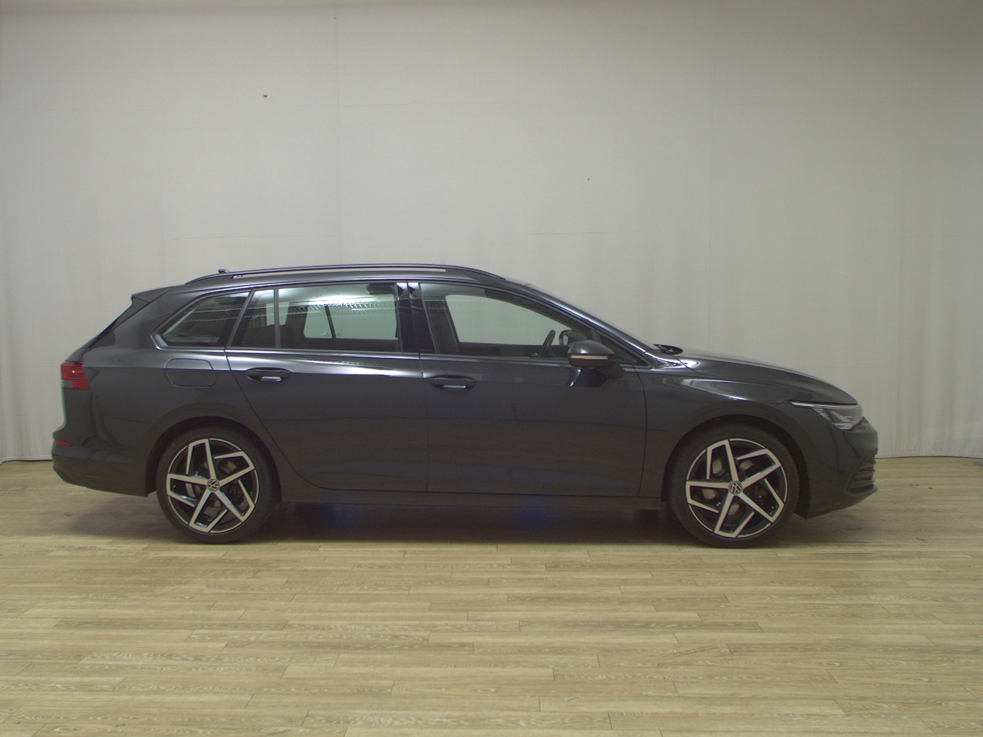 Volkswagen Golf-8 Var. 2.0 TDI Life Navi vorb. LED DC ACC