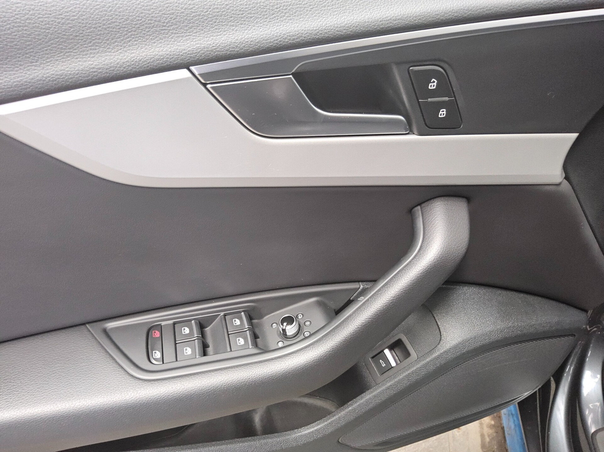 Audi A4 Avant 35 TFSI Leder Navi Matrix StHzg RFK ACC 9