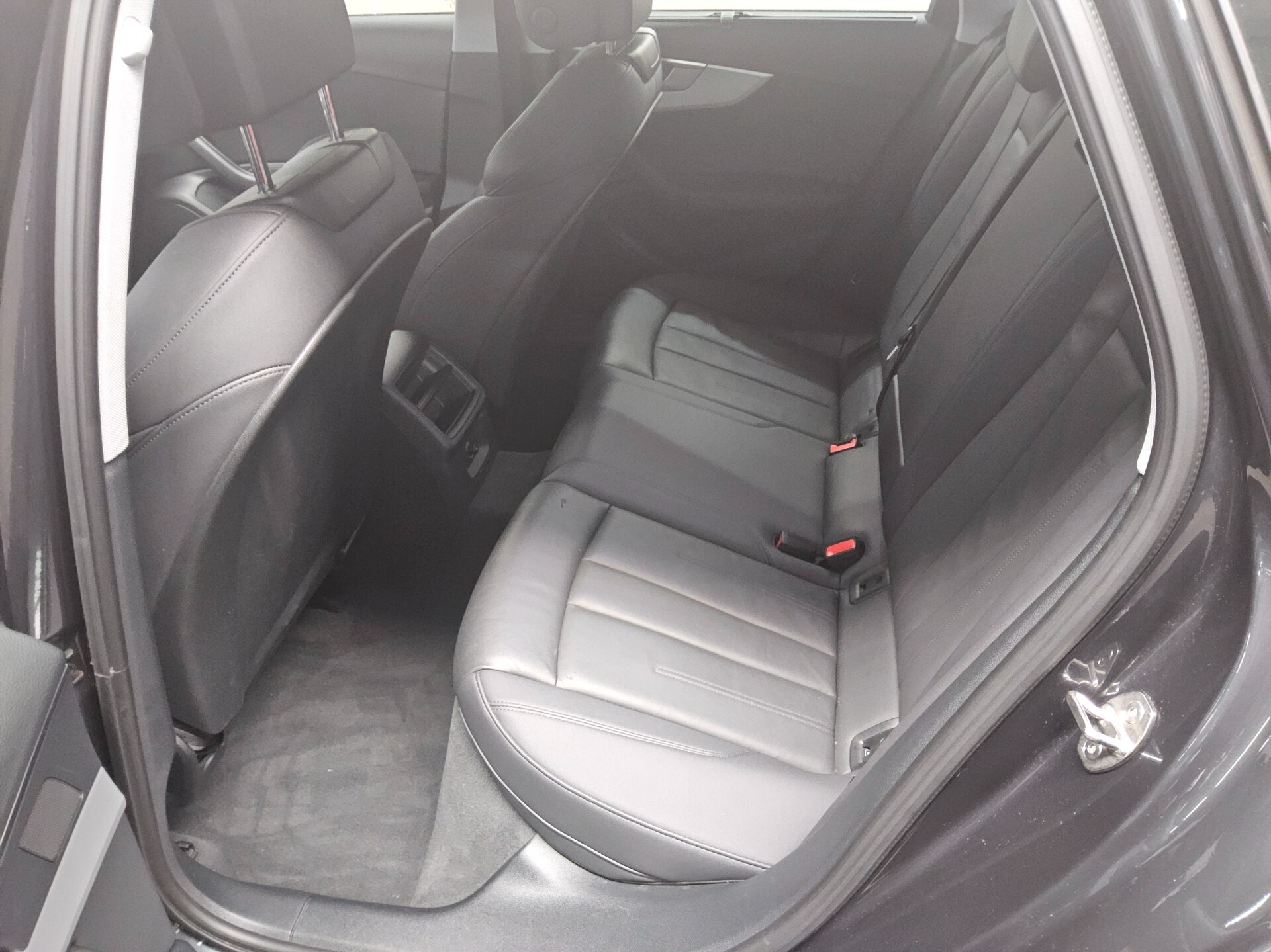 Audi A4 Avant 35 TFSI Leder Navi Matrix StHzg RFK ACC 12