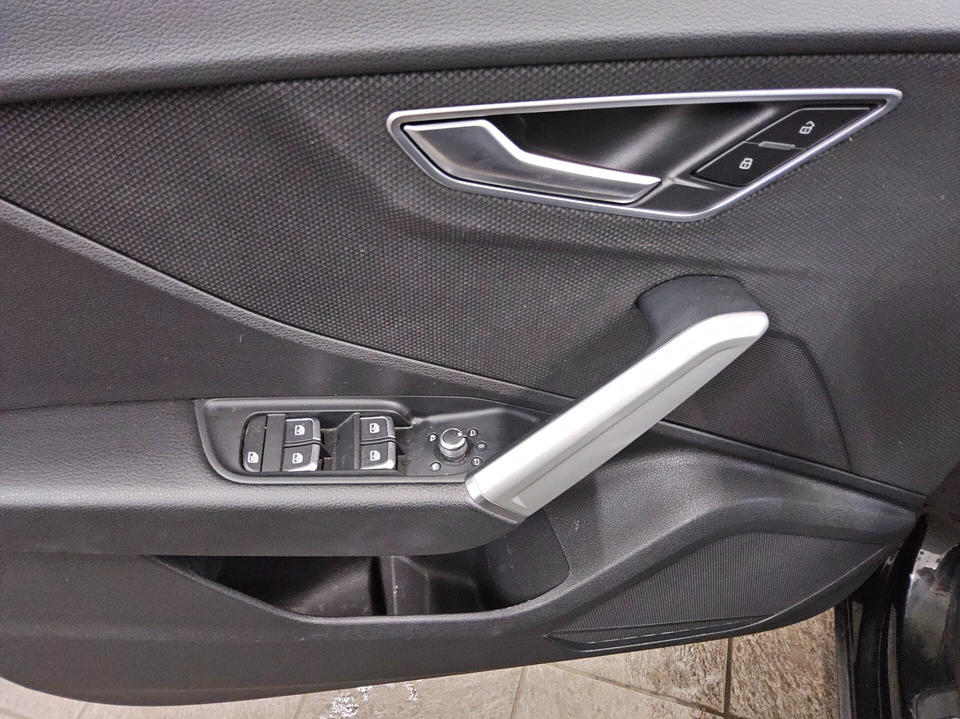 Audi Q2 35 TDI Navi Panorama LED Kamera SHZ 9