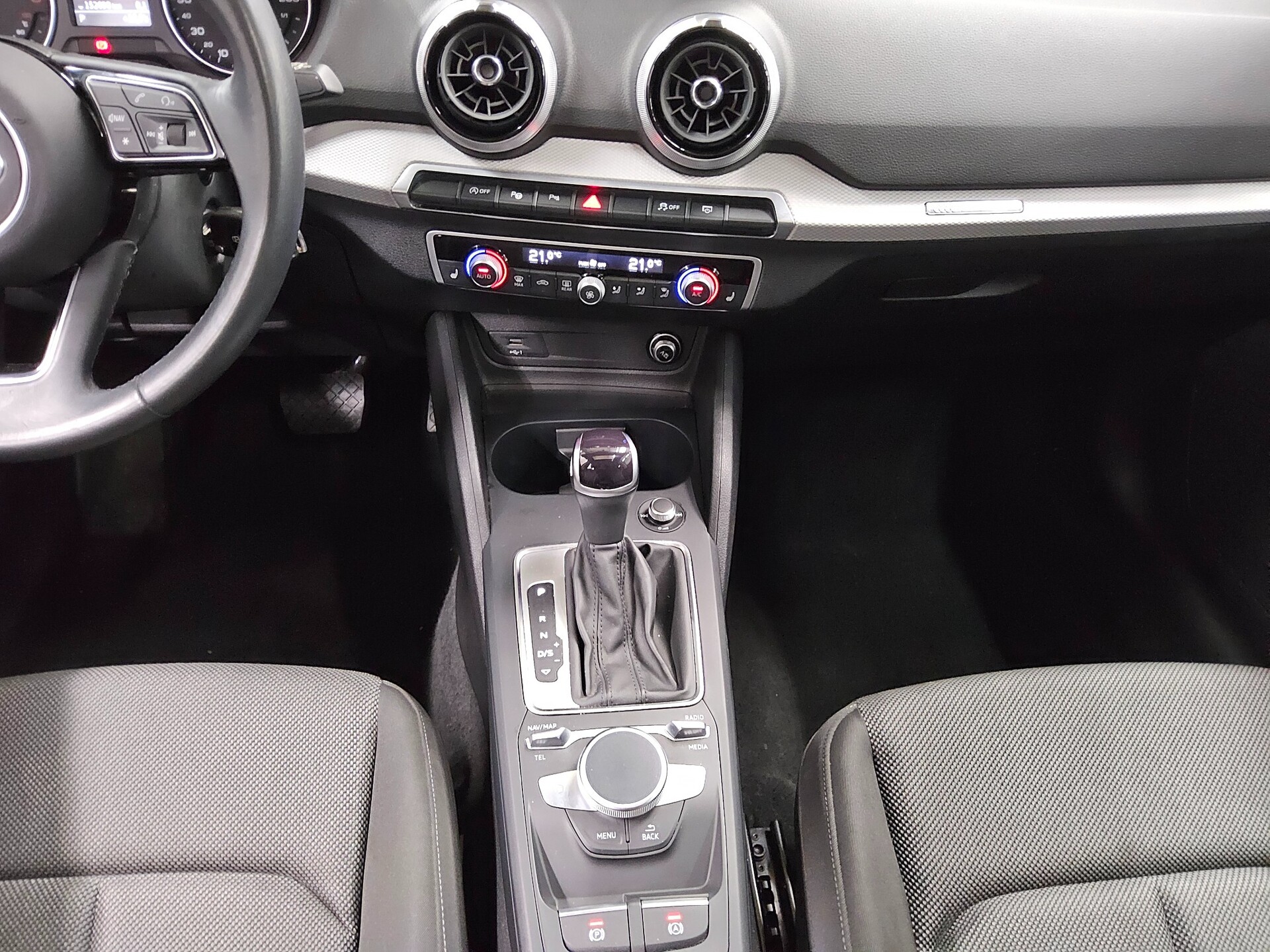 Audi Q2 35 TDI Navi Panorama LED Kamera SHZ 6