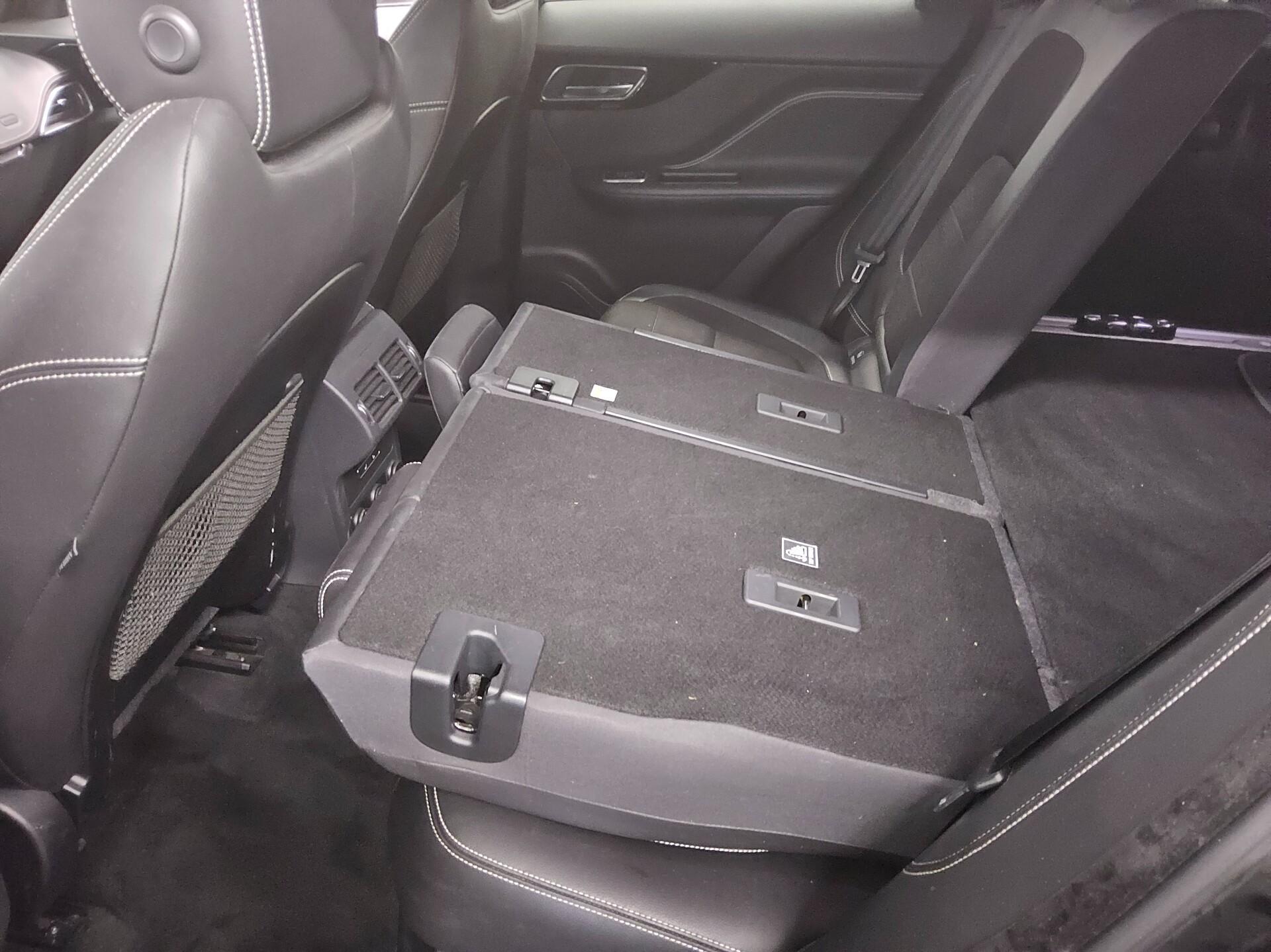 Jaguar F-Pace 20d AWD R-Sport Navi LED 4xShz Kamera 12