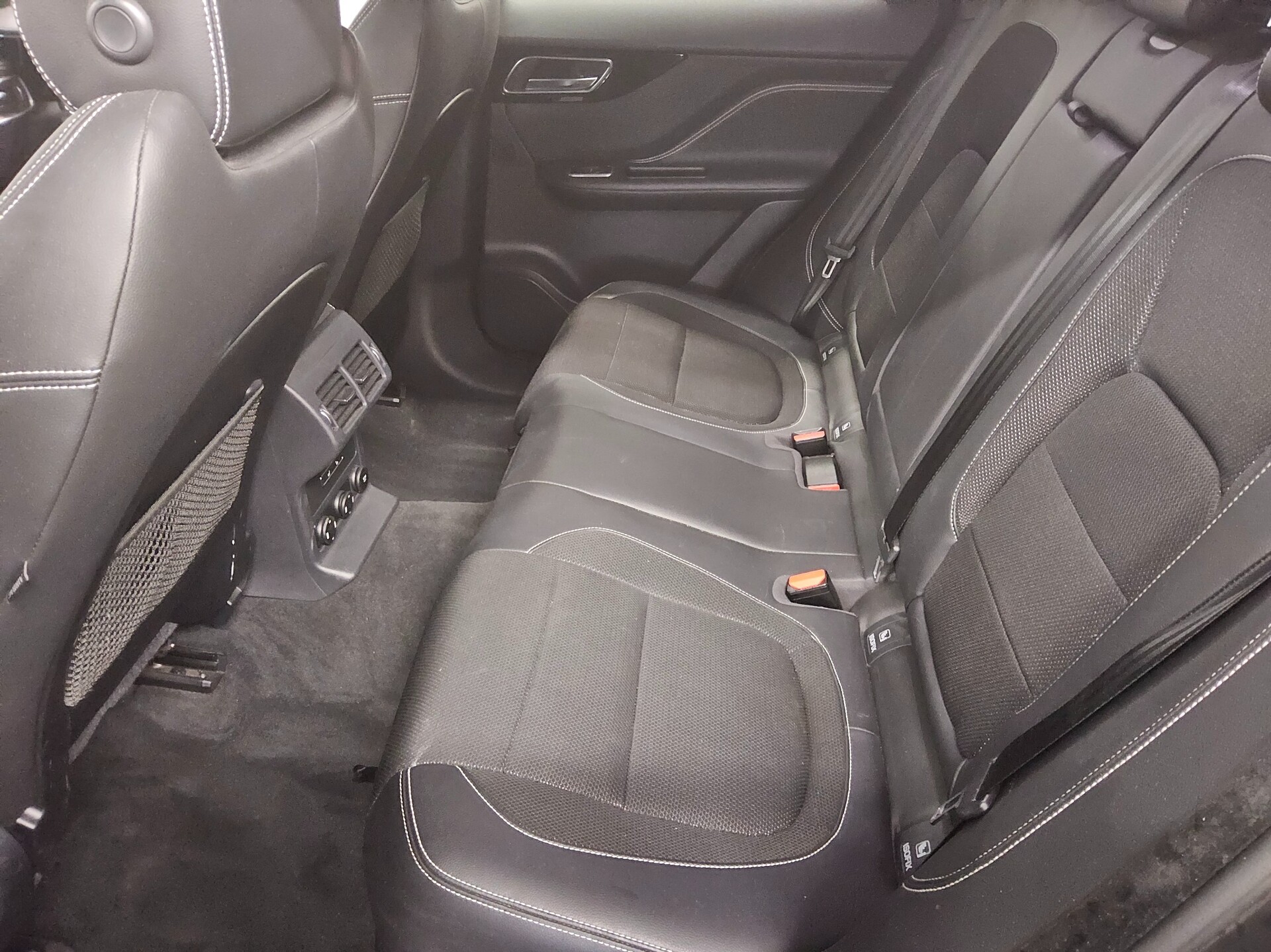 Jaguar F-Pace 20d AWD R-Sport Navi LED 4xShz Kamera 13