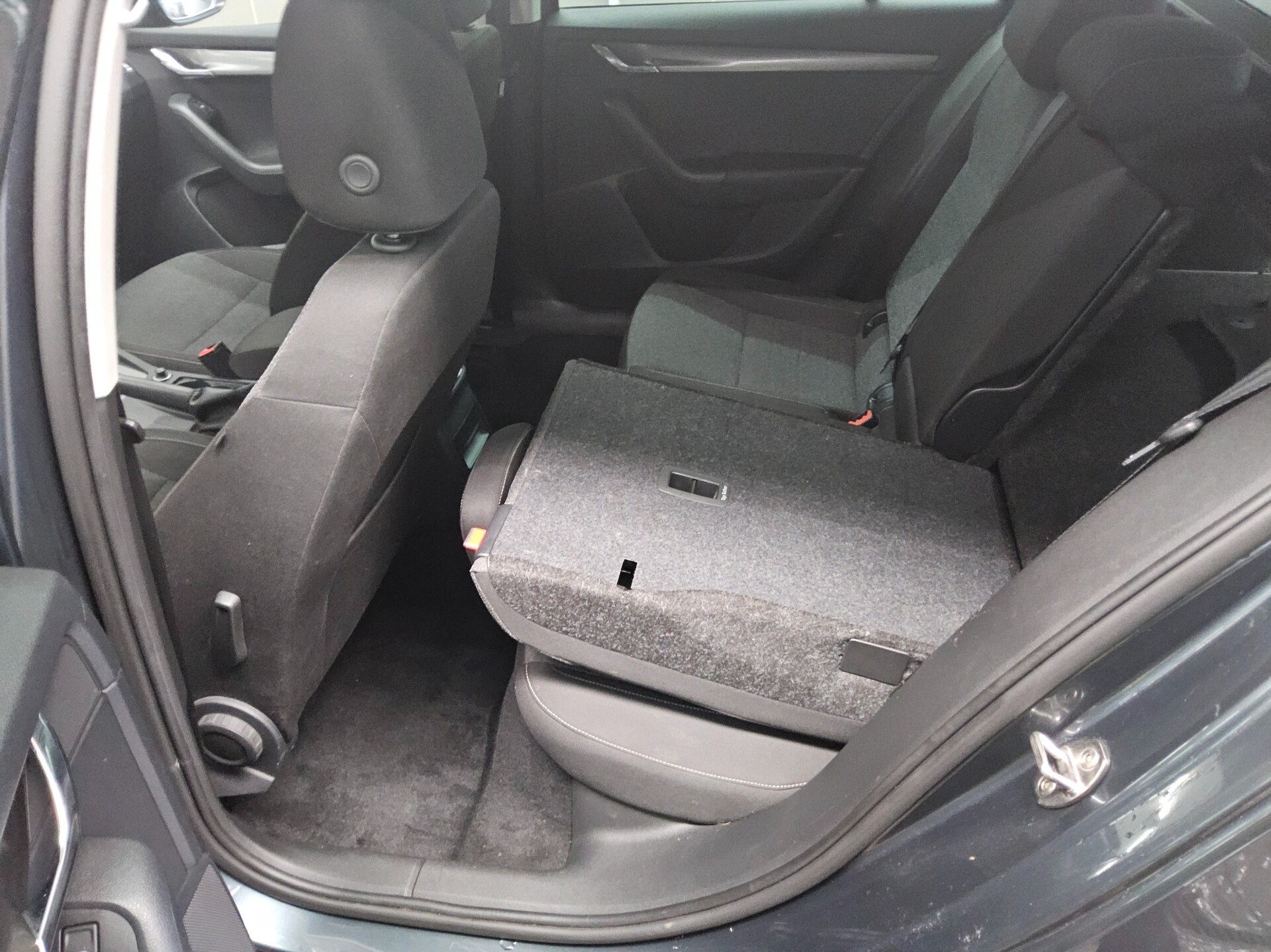 Skoda Octavia Kombi 1.6 TDI Soleil Navi LED RfK ACC 12