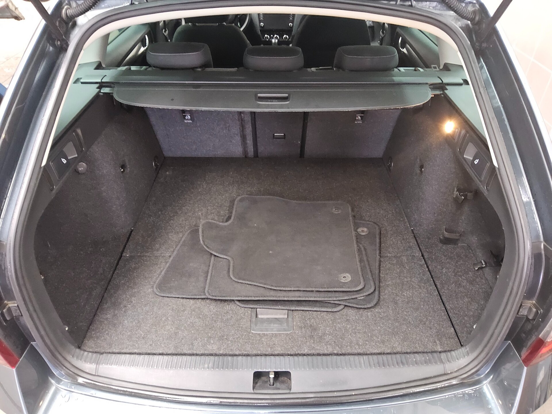 Skoda Octavia Kombi 1.6 TDI Soleil Navi LED RfK ACC 11