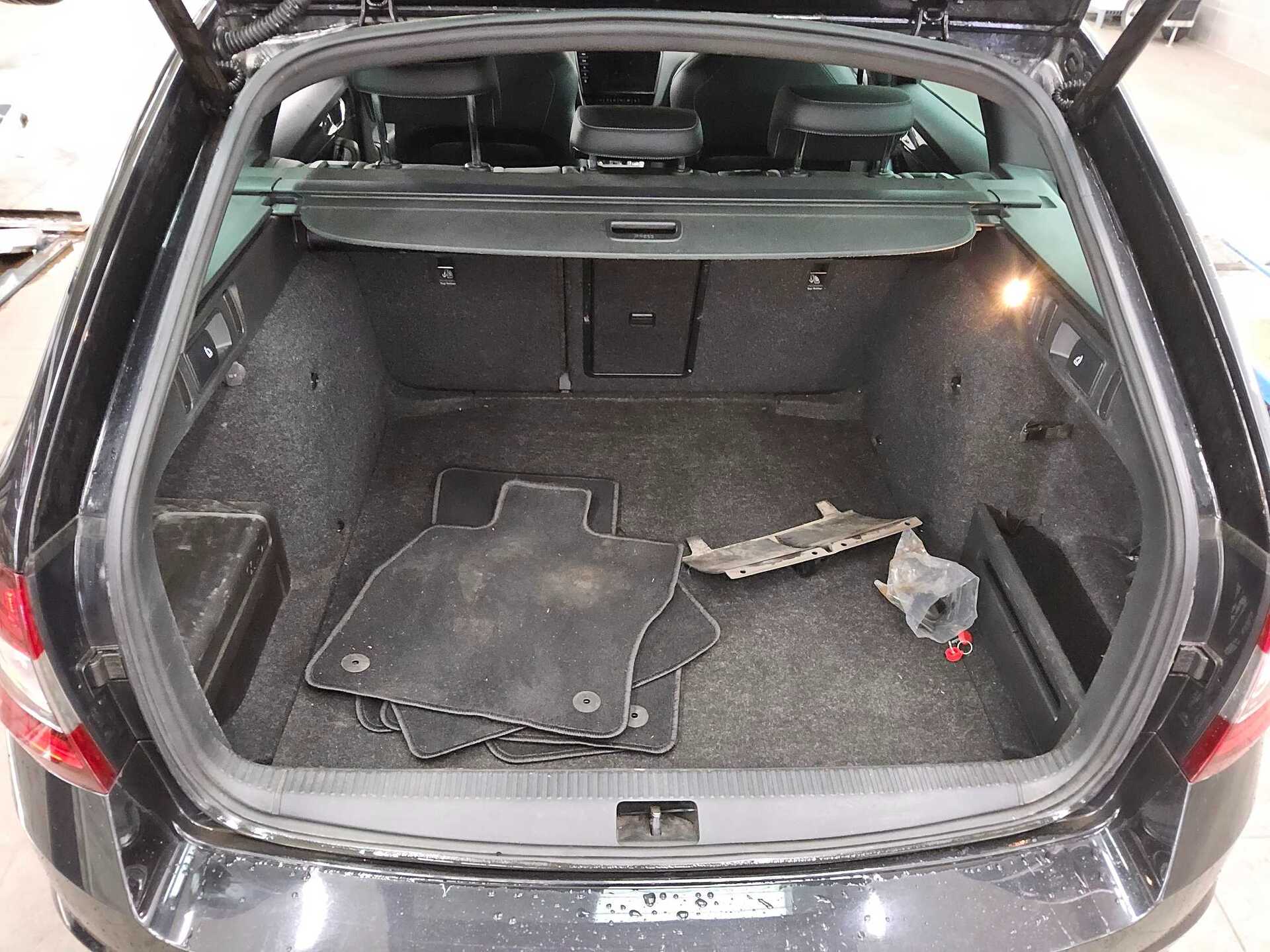 Skoda Octavia Kombi 2.0 TDI RS Navi LED AHK ACC Memory 11