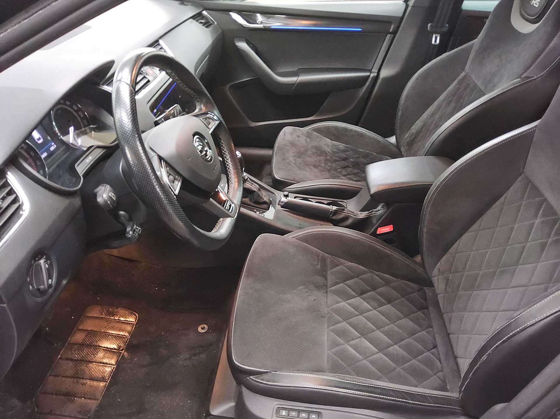 Skoda Octavia Kombi 2.0 TDI RS Navi LED AHK ACC Memory 8