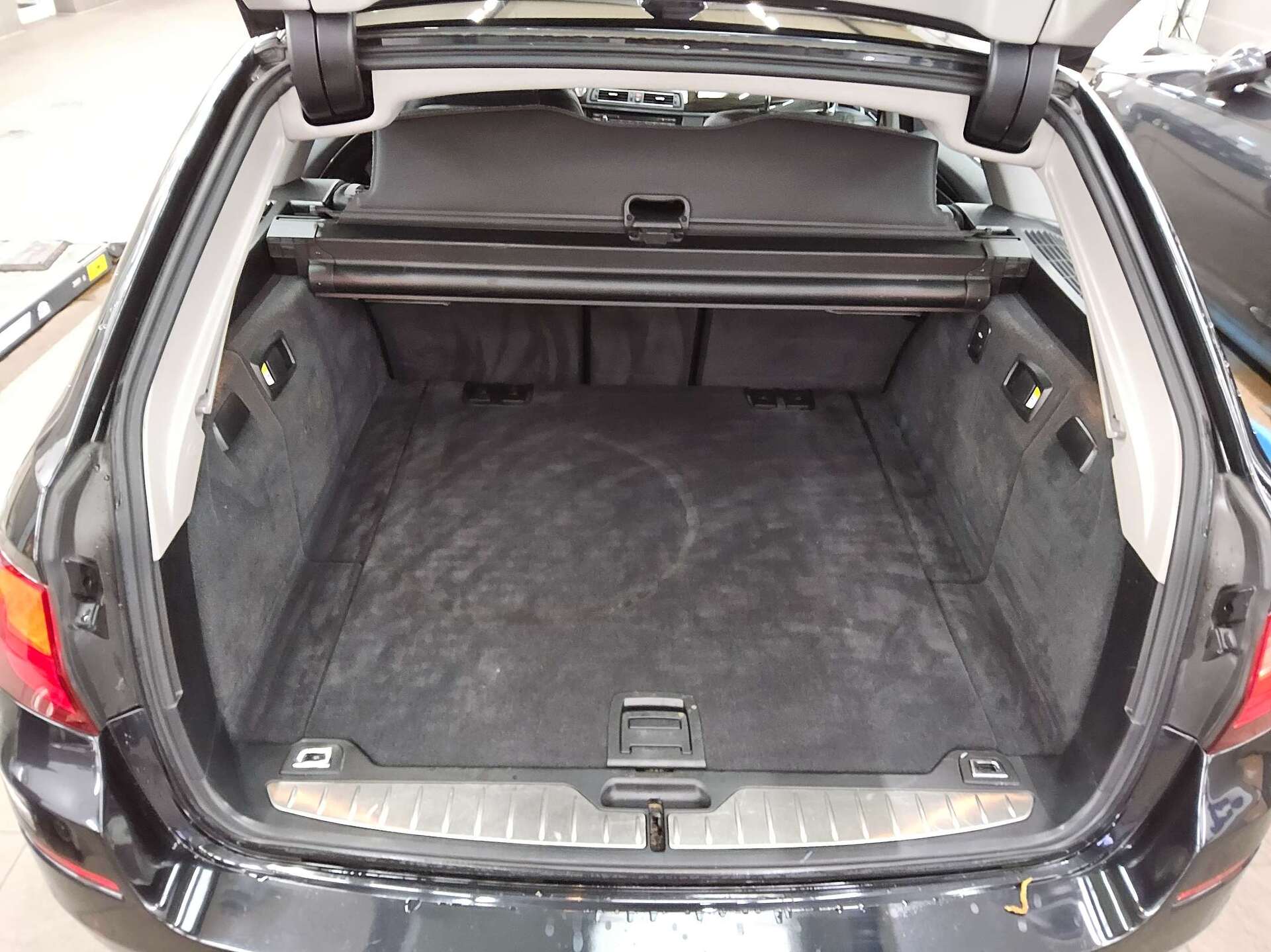 BMW 520dA Touring Leder Navi HiFi Xenon AHK 11