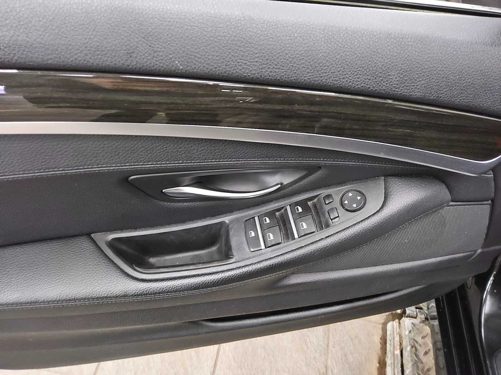 BMW 520dA Touring Leder Navi HiFi Xenon AHK 9