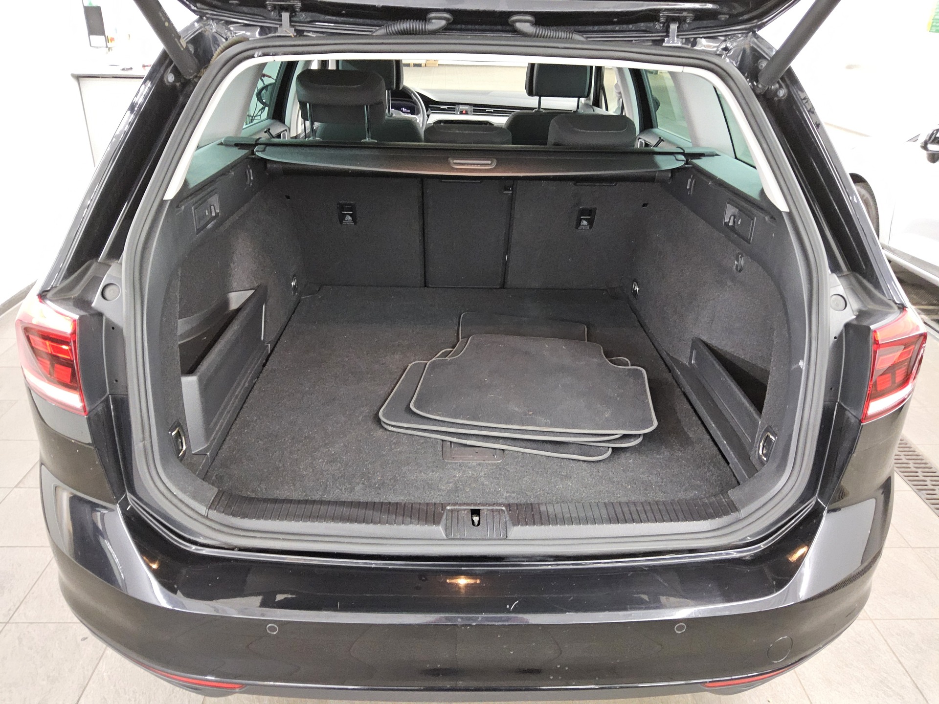 Volkswagen Passat Var. 2.0 TDI Business Navi LED DC Pano 13