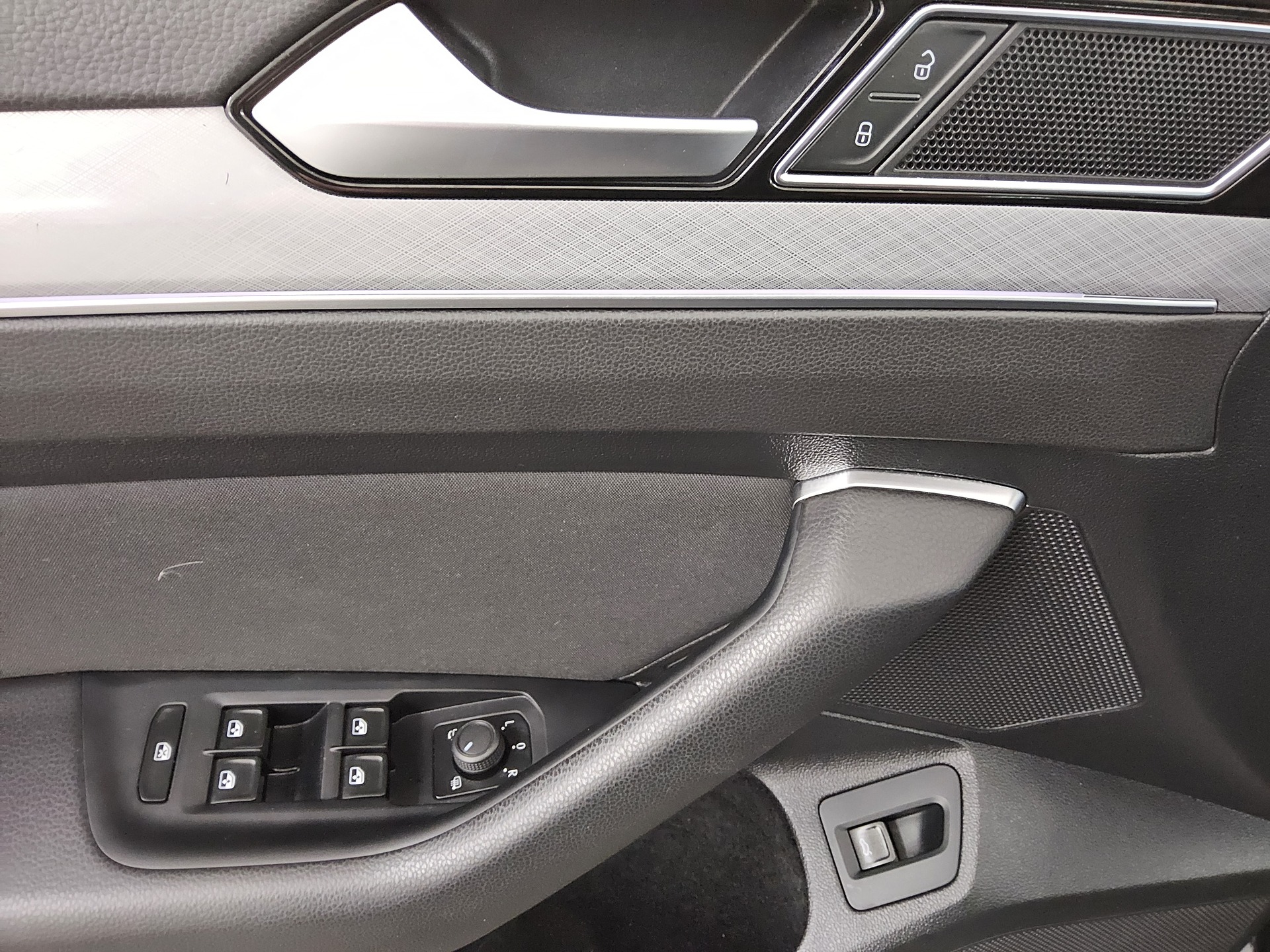 Volkswagen Passat Var. 2.0 TDI Business Navi LED DC Pano 10