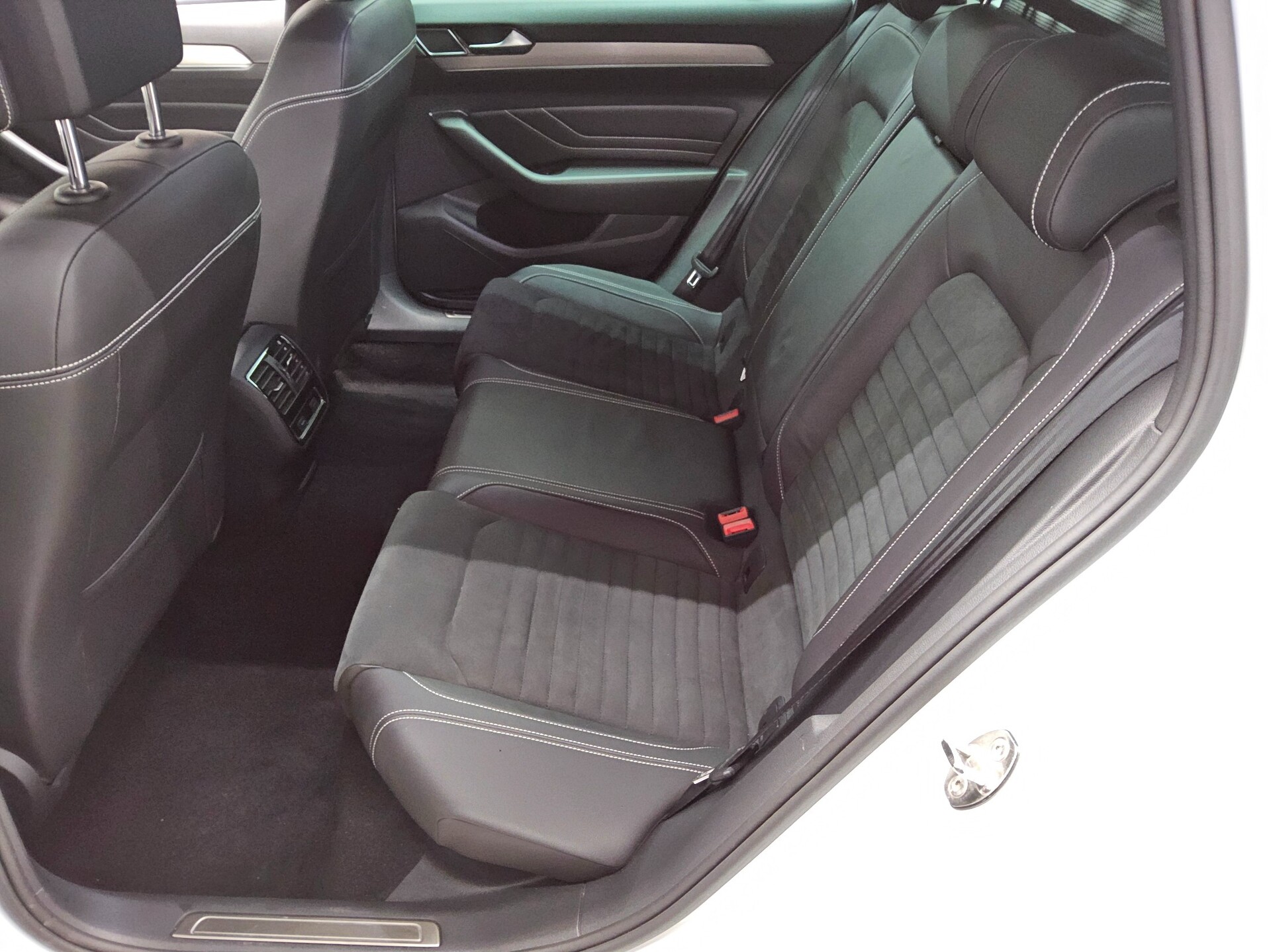 Volkswagen Passat Var. 2.0 TDI Elegance Navi Matrix AID RfK 13