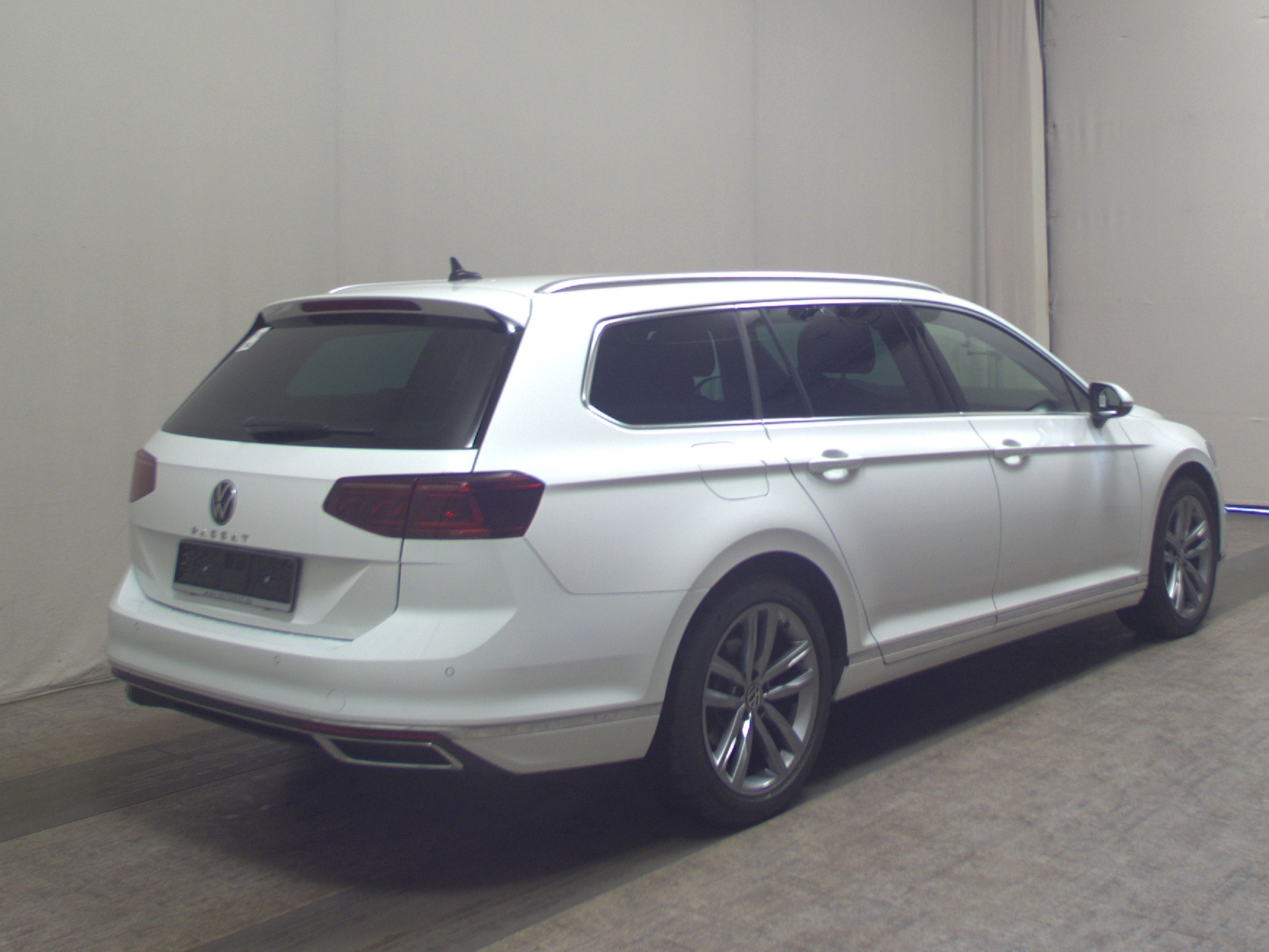 Volkswagen Passat Var. 2.0 TDI Elegance Navi Matrix AID RfK 4