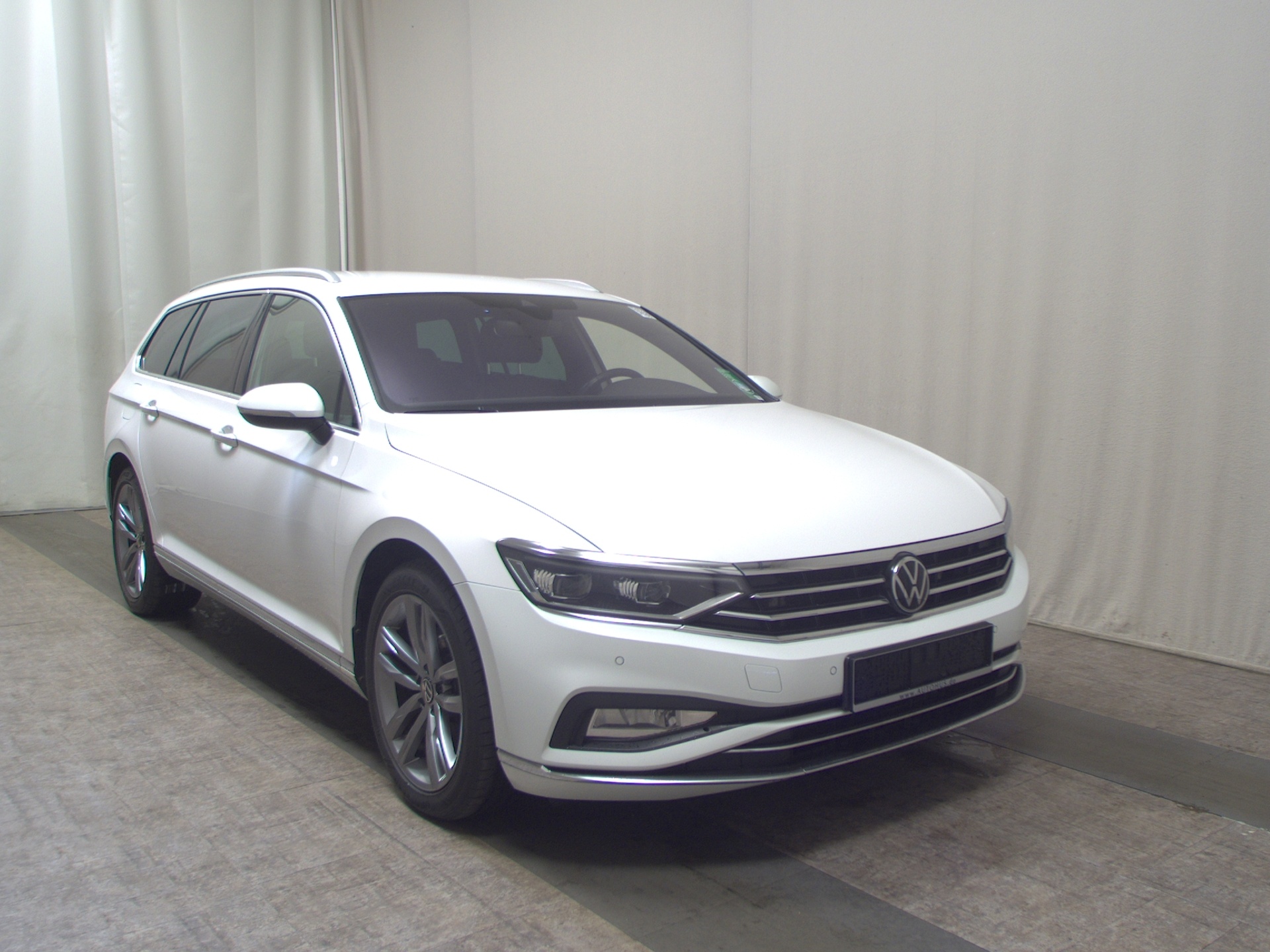 Volkswagen Passat Var. 2.0 TDI Elegance Navi Matrix AID RfK 3