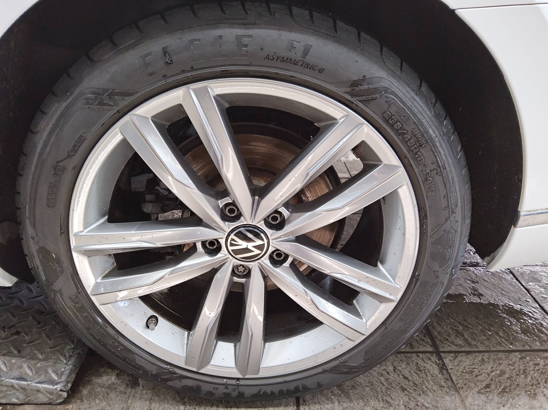 Volkswagen Passat Var. 2.0 TDI Elegance Navi Matrix AID RfK 11