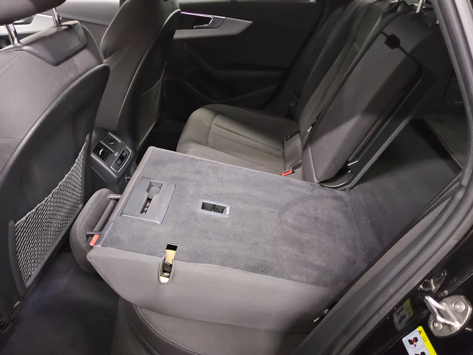 Audi A4 Avant 35 TDI advanced Navi+ LED RFK Ambiente 12