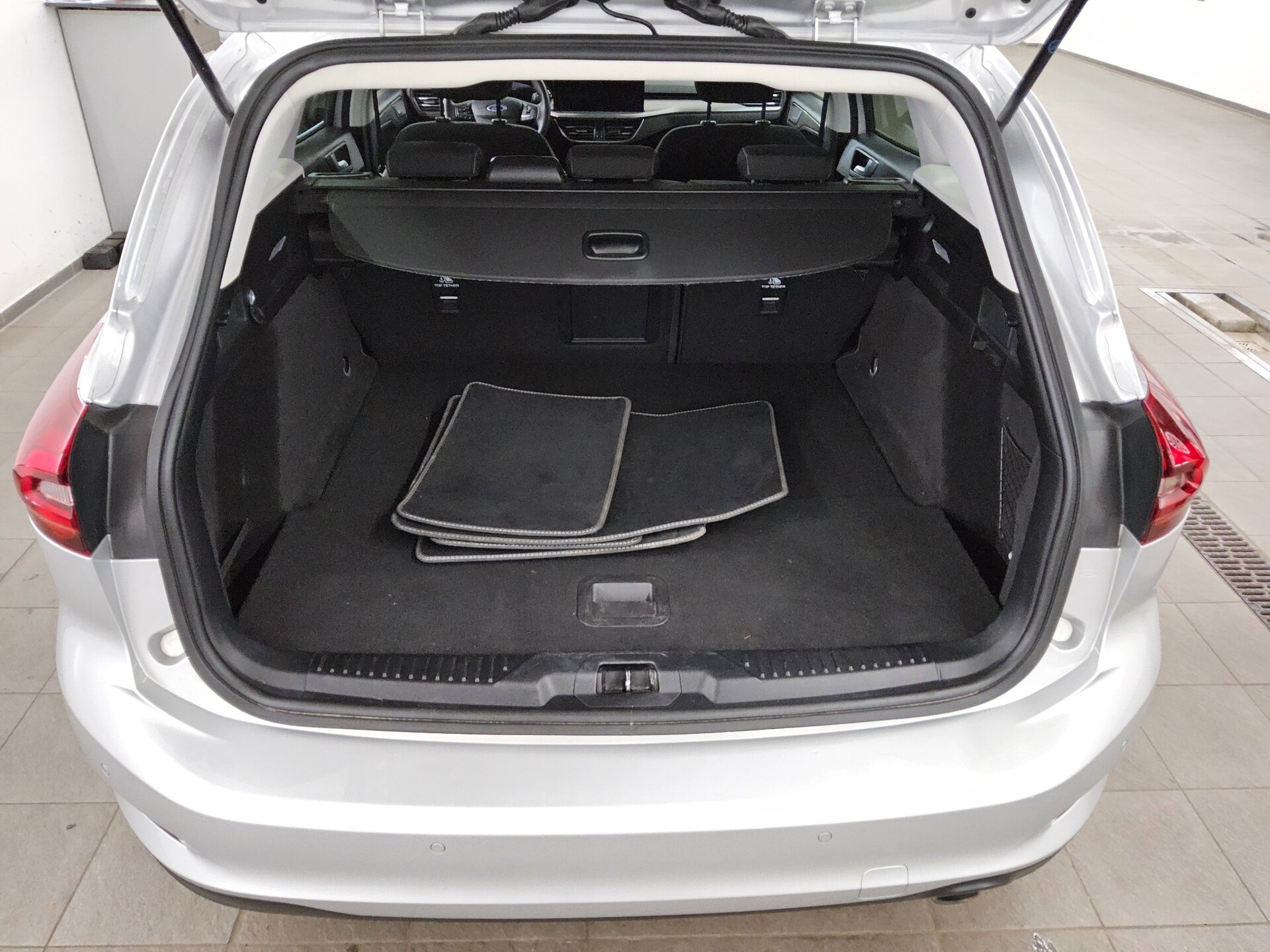 Ford Focus Turnier 1.5 EB Titanium X Navi LED RFK PDC 12