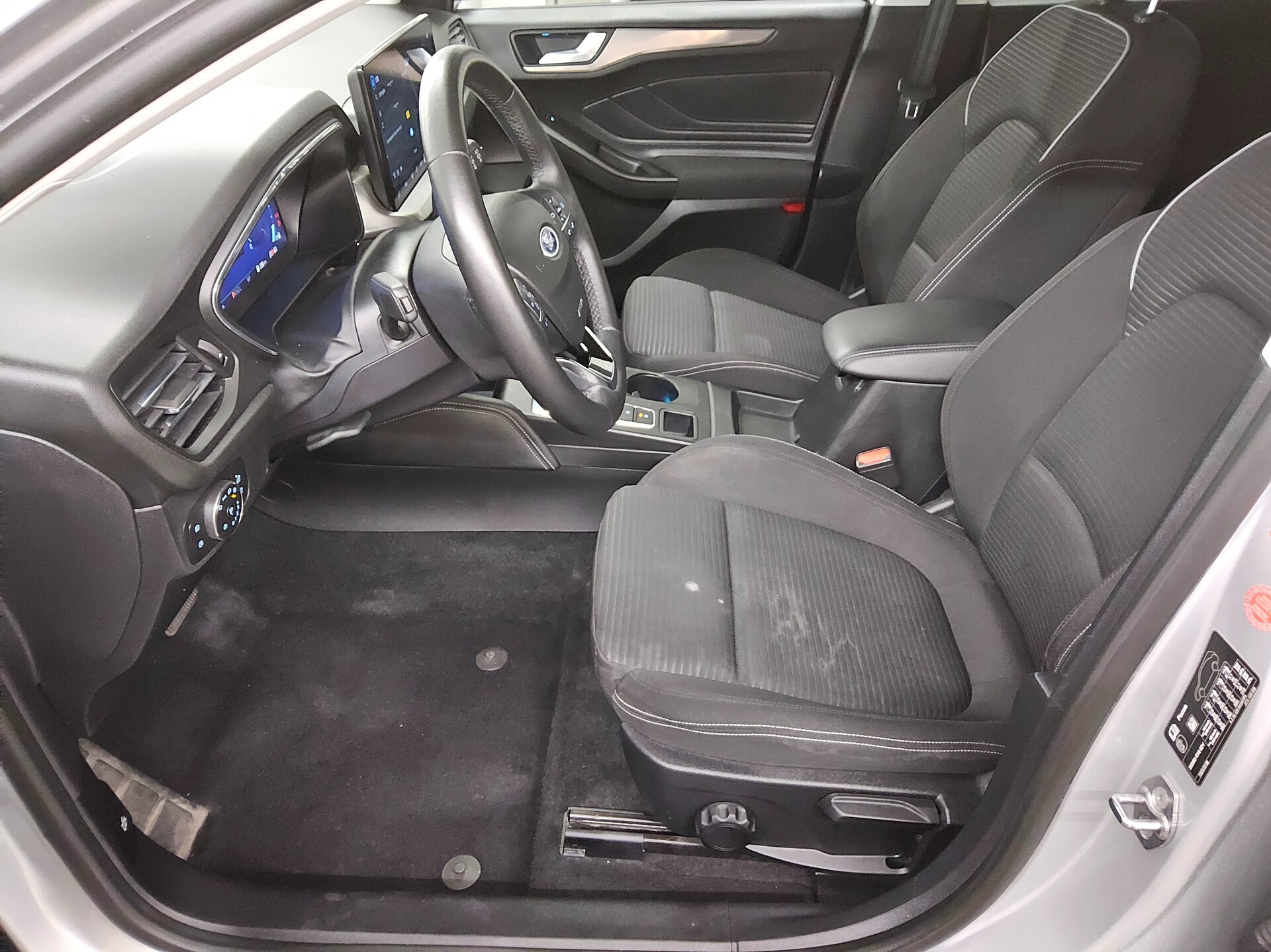 Ford Focus Turnier 1.5 EB Titanium X Navi LED RFK PDC 9